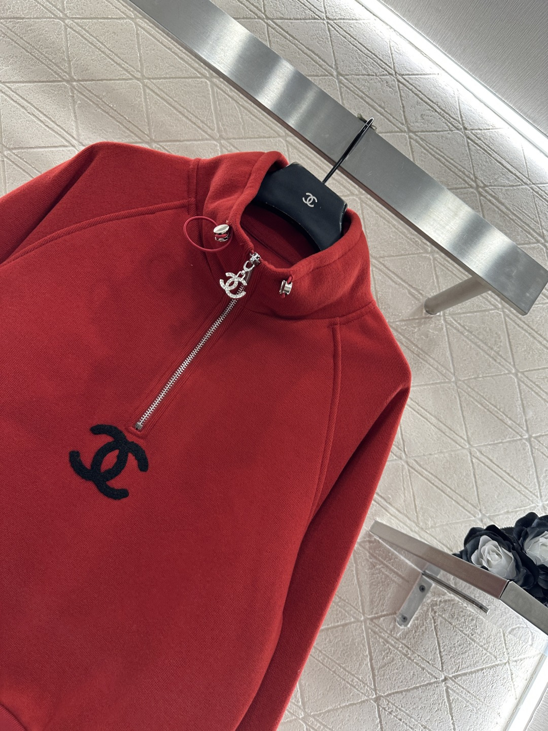 ♥Chane*♥2025新品上架 翻领半开襟卫衣长裤套装定制YB进口锦纶混纺材质，柔软亲肤，穿搭时髦，毛