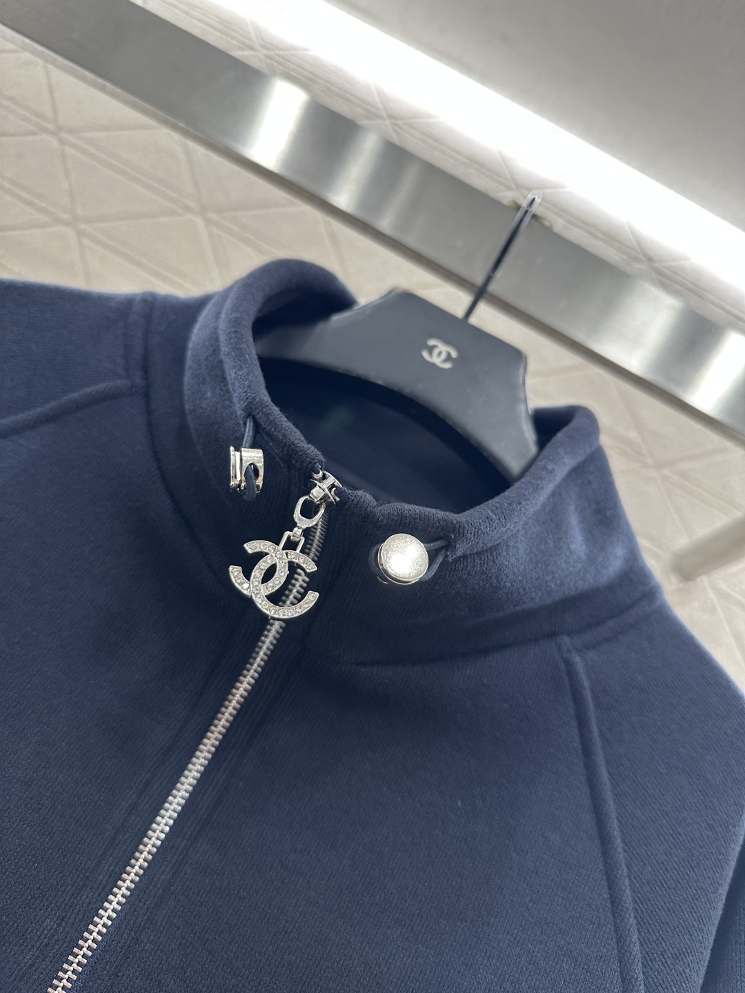 ♥Chane*♥2025新品上架 翻领半开襟卫衣长裤套装定制YB进口锦纶混纺材质，柔软亲肤，穿搭时髦，毛