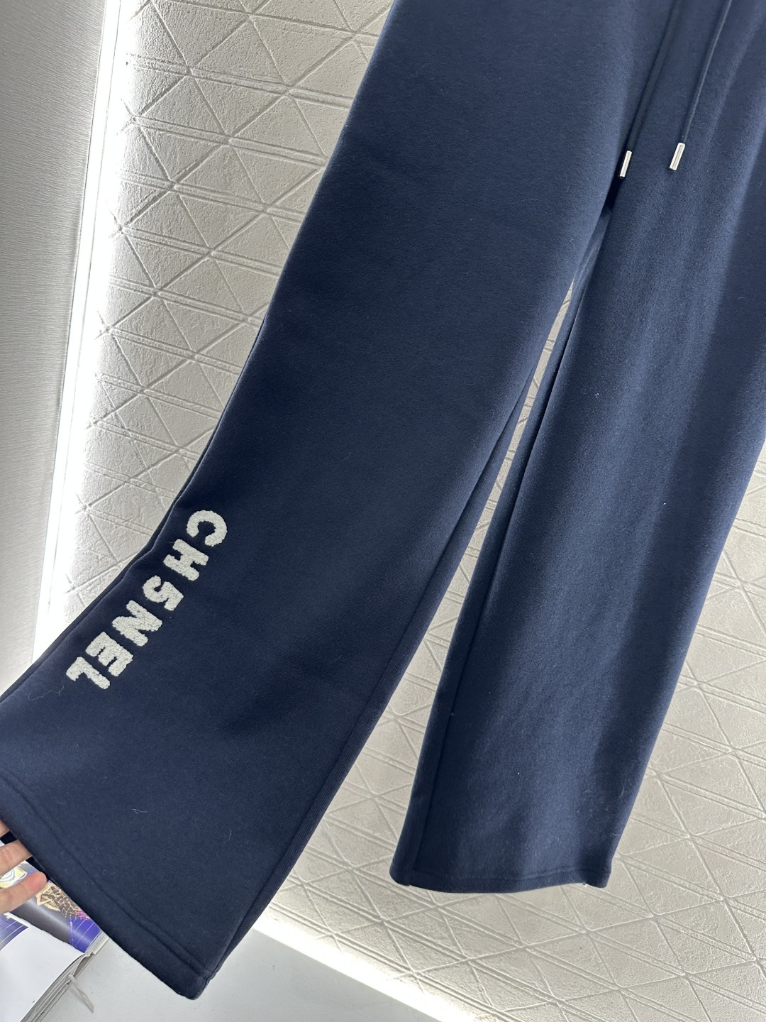 ♥Chane*♥2025新品上架 翻领半开襟卫衣长裤套装定制YB进口锦纶混纺材质，柔软亲肤，穿搭时髦，毛