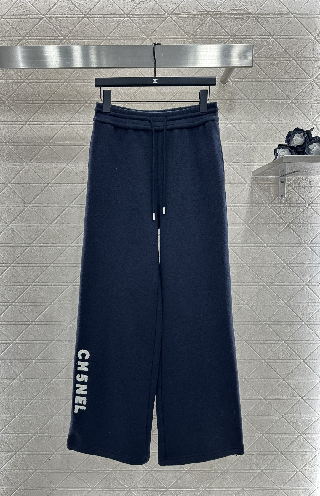 ♥Chane*♥2025新品上架 翻领半开襟卫衣长裤套装定制YB进口锦纶混纺材质，柔软亲肤，穿搭时髦，毛