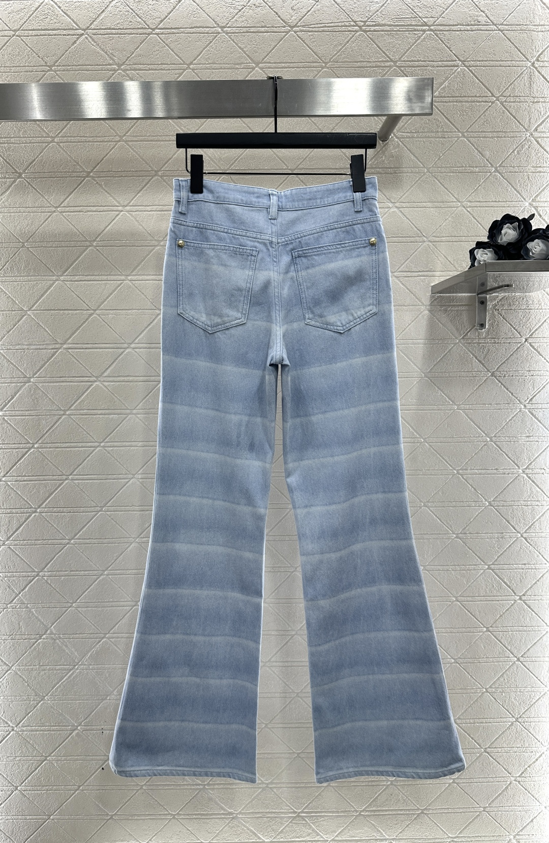 ♥Chane*♥2025新品上架 激光对条微喇牛仔长裤定制YB斜纹棉牛仔材质，质感高级，穿搭有型，微喇长