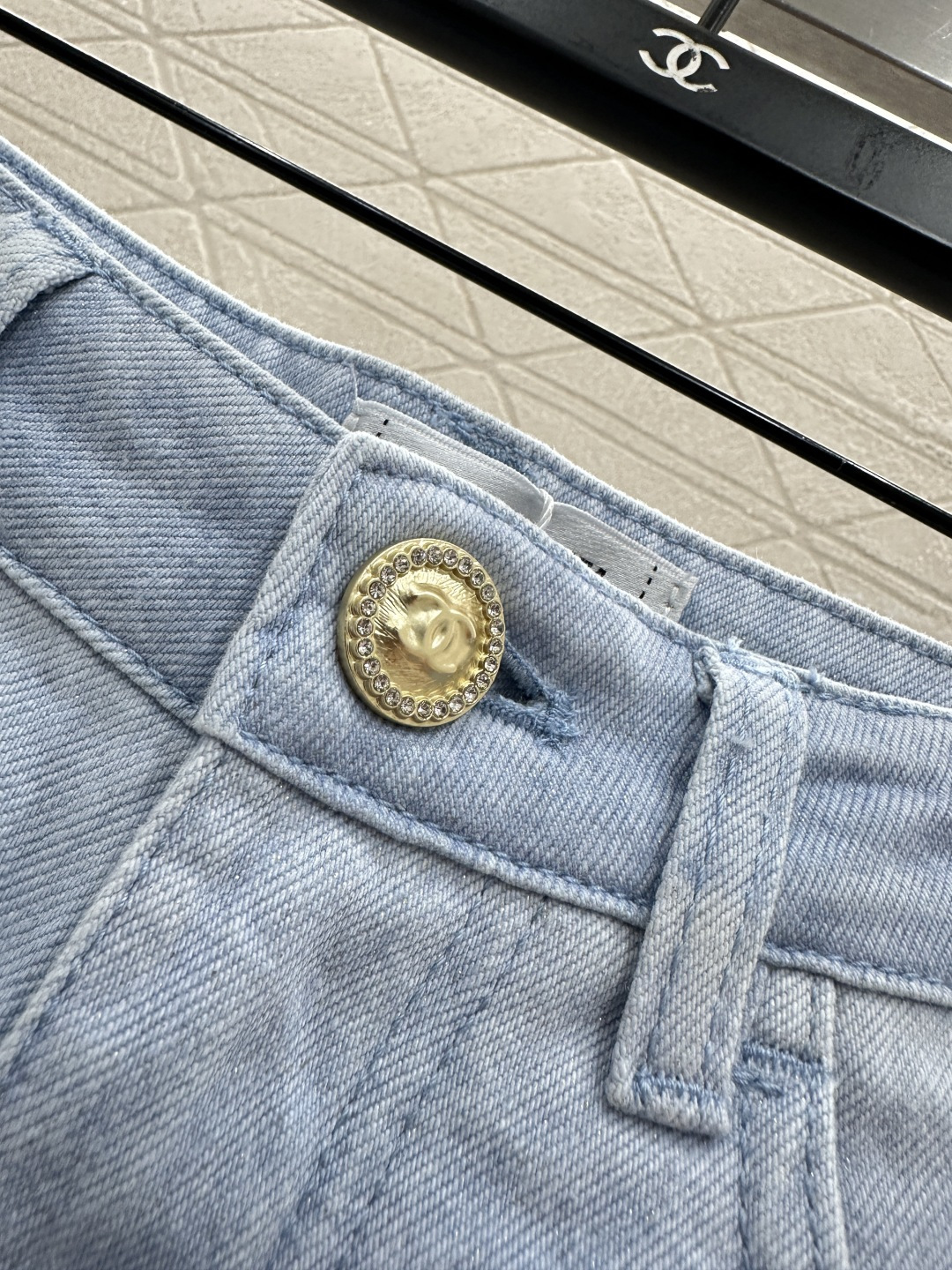 ♥Chane*♥2025新品上架 激光对条微喇牛仔长裤定制YB斜纹棉牛仔材质，质感高级，穿搭有型，微喇长