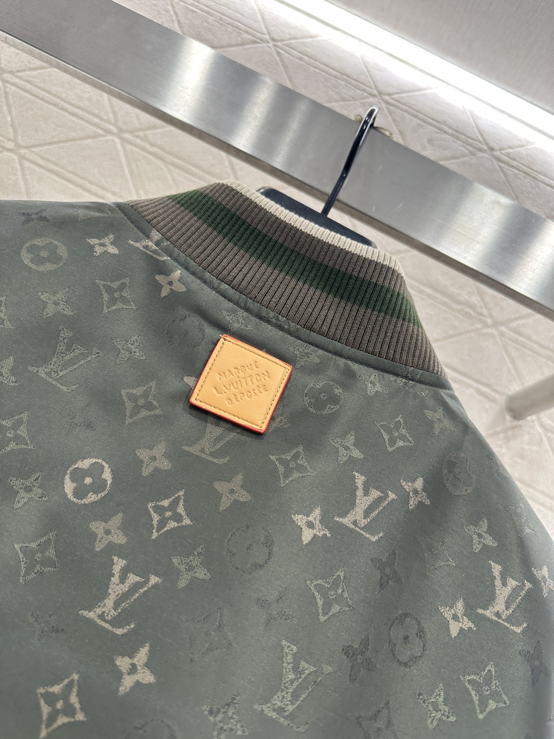 ♥Louis vuitto*♥2025新品上架 渐变提花夹克棉服外套定制YB进口提花材质，质感光泽，垂感