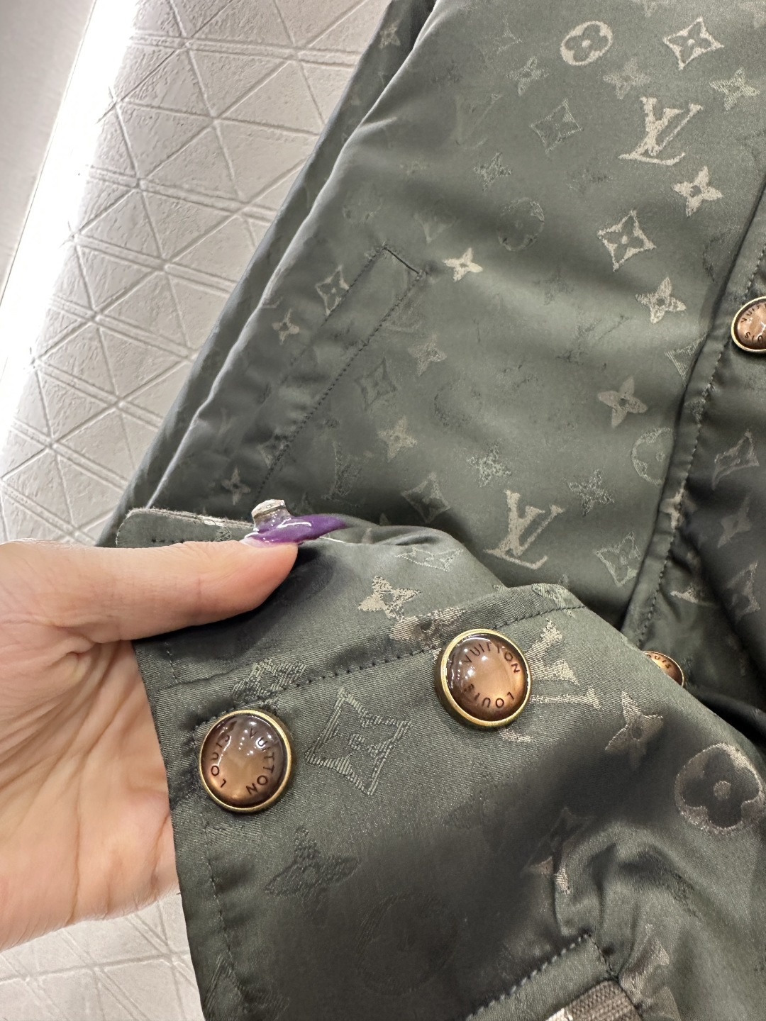 ♥Louis vuitto*♥2025新品上架 渐变提花夹克棉服外套定制YB进口提花材质，质感光泽，垂感