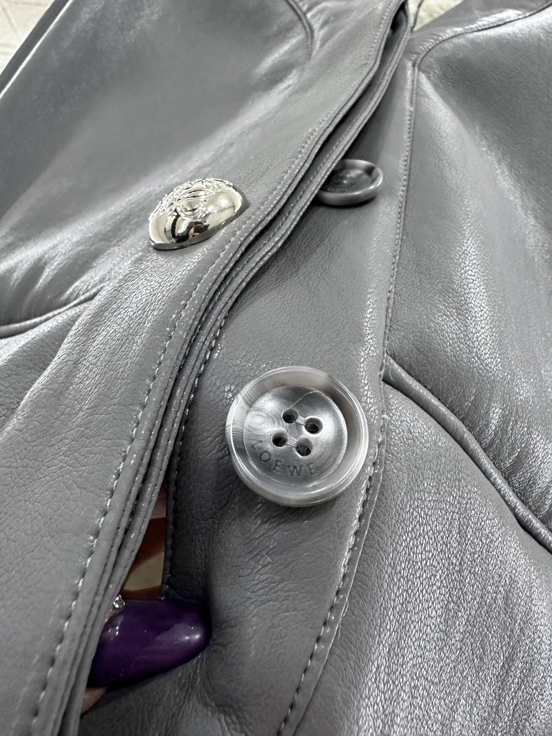 ♥Loew*♥2025新品上架 环保皮毛一体外套定制YB进口环保皮毛一体材质，外层御寒皮革面，细腻光滑，