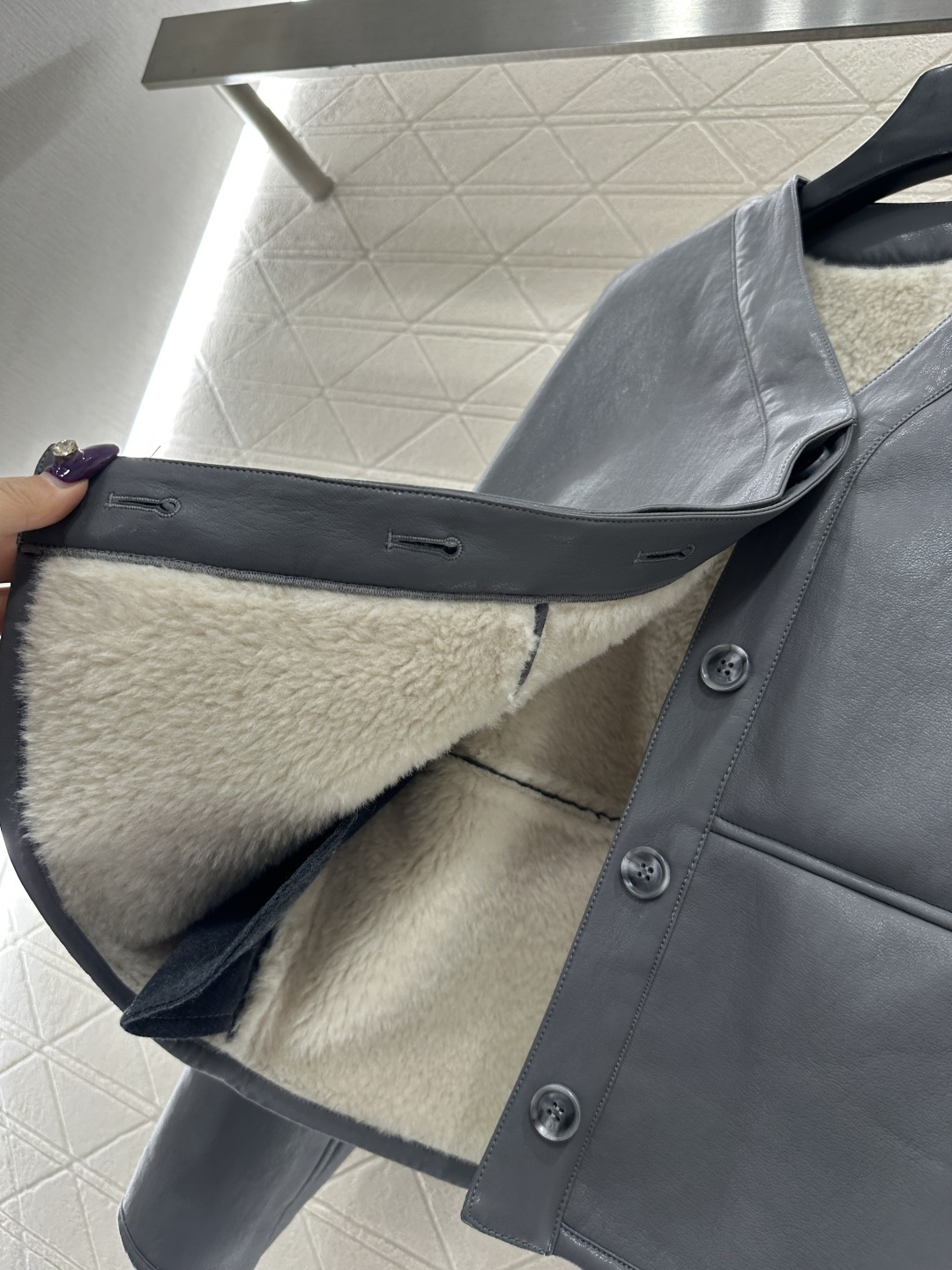 ♥Loew*♥2025新品上架 环保皮毛一体外套定制YB进口环保皮毛一体材质，外层御寒皮革面，细腻光滑，