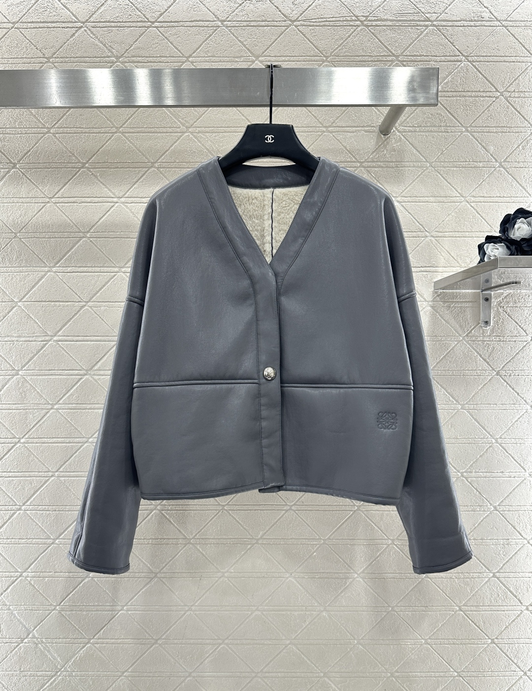 ♥Loew*♥2025新品上架 环保皮毛一体外套定制YB进口环保皮毛一体材质，外层御寒皮革面，细腻光滑，