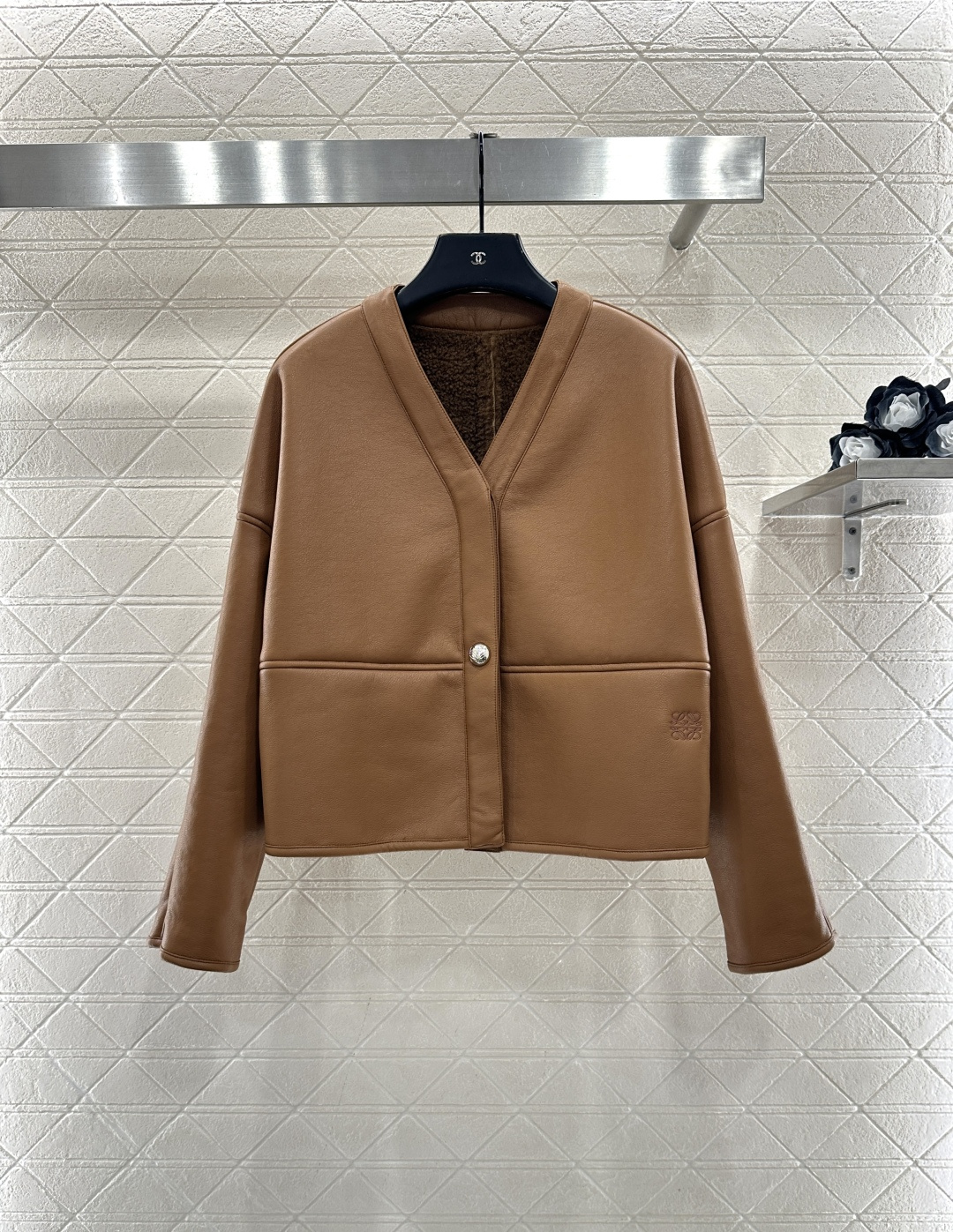 ♥Loew*♥2025新品上架 环保皮毛一体外套定制YB进口环保皮毛一体材质，外层御寒皮革面，细腻光滑，