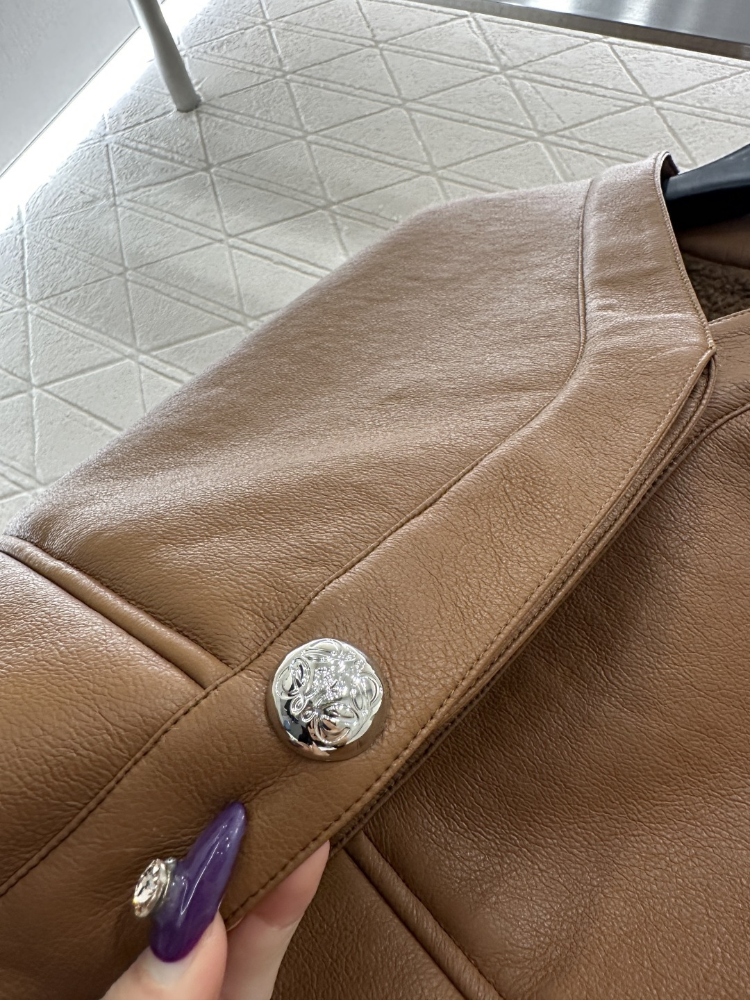 ♥Loew*♥2025新品上架 环保皮毛一体外套定制YB进口环保皮毛一体材质，外层御寒皮革面，细腻光滑，