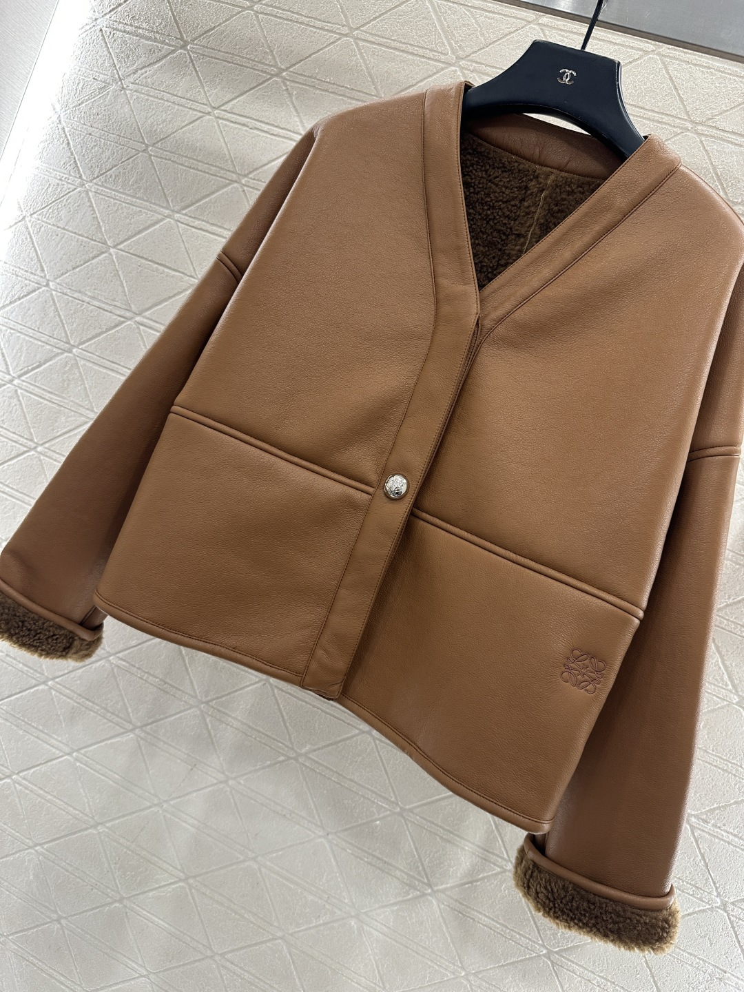 ♥Loew*♥2025新品上架 环保皮毛一体外套定制YB进口环保皮毛一体材质，外层御寒皮革面，细腻光滑，