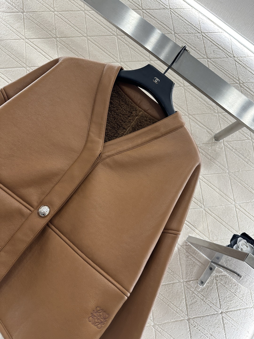 ♥Loew*♥2025新品上架 环保皮毛一体外套定制YB进口环保皮毛一体材质，外层御寒皮革面，细腻光滑，