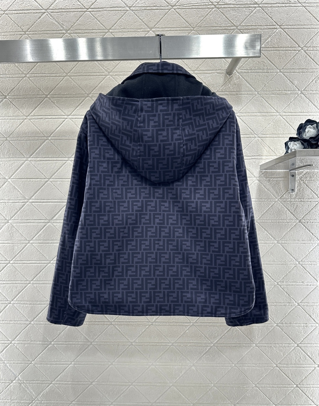 ♥Fend*♥2025新品上架 连帽两面穿毛呢外套定制YB进口羊毛呢材质，质感亲肤，舒适保暖，可拆卸连帽