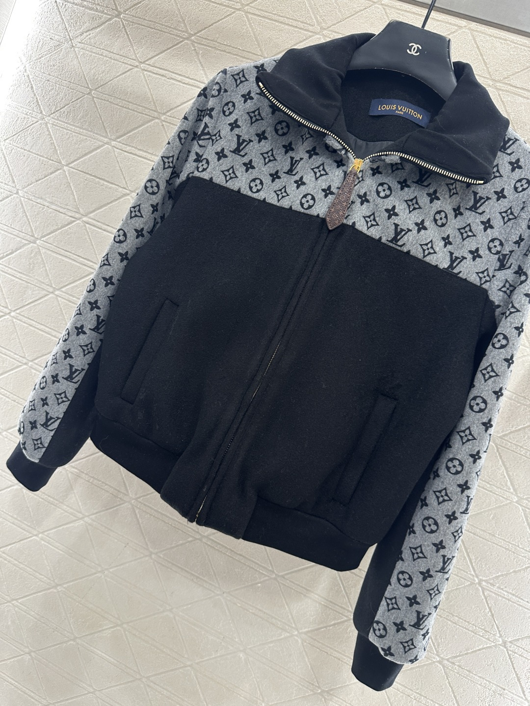 ♥Louis vuitto*♥2025新品上架 撞色毛呢夹克外套定制YB进口羊毛呢材质，质感亲肤细腻，厚