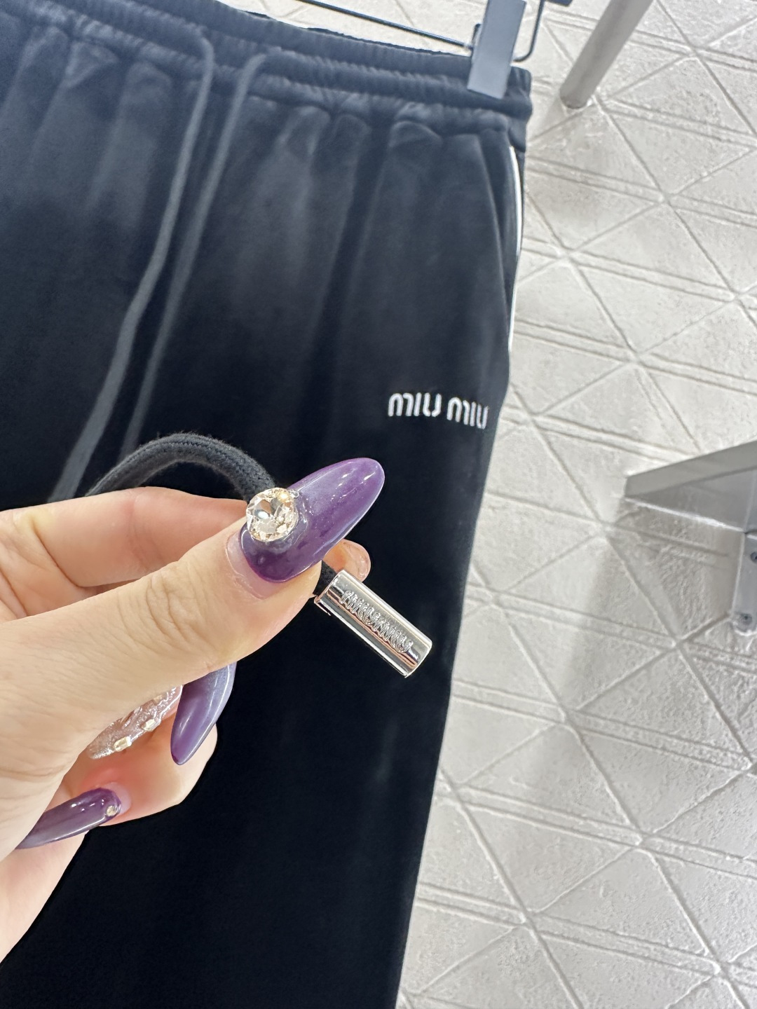 ♥Miumi*♥2025新品上架 连帽外套长裤套装定制YB进口丝绒材质，质感光泽，细腻舒适，连帽拉链外套