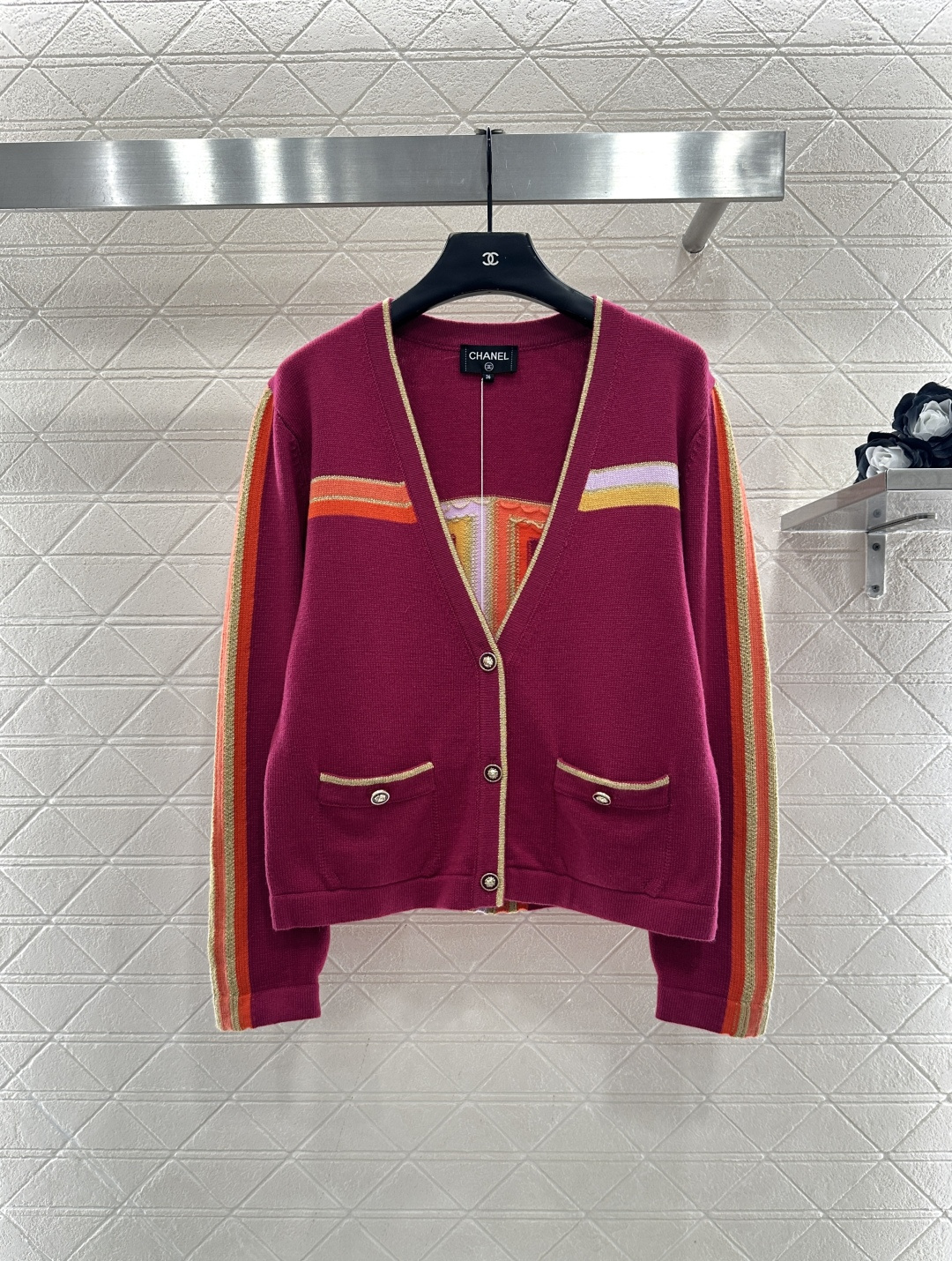 ♥Chane*♥2025新品上架 撞色针织开衫定制YB羊绒针织材质，密度细针织造，清晰毛感肌理，舒适亲肤