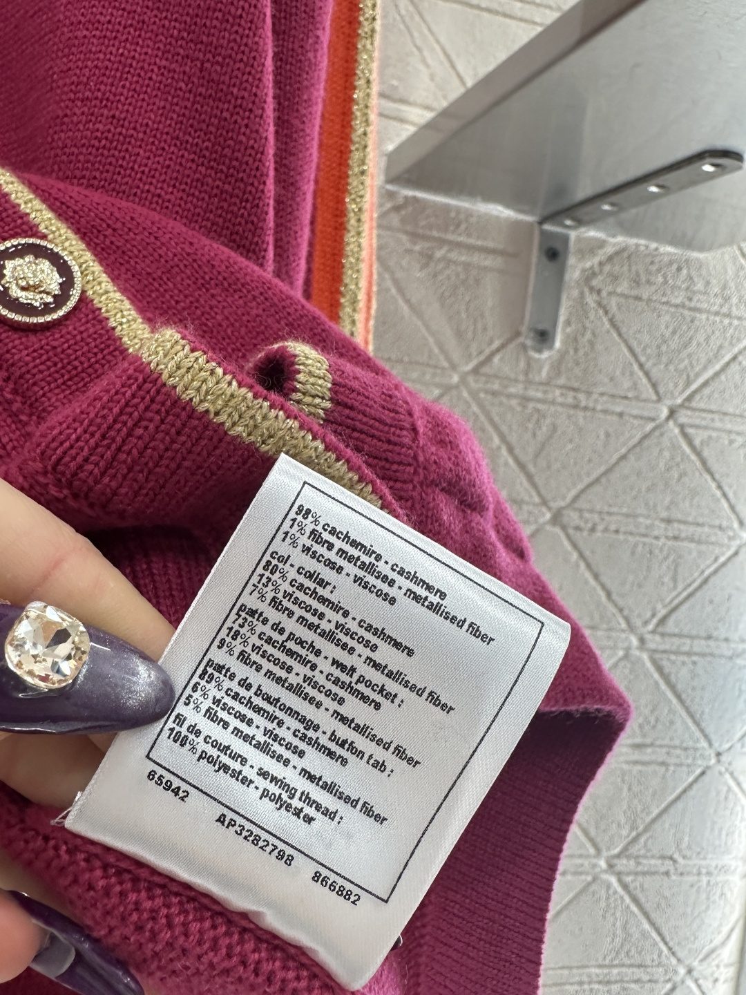 ♥Chane*♥2025新品上架 撞色针织开衫定制YB羊绒针织材质，密度细针织造，清晰毛感肌理，舒适亲肤