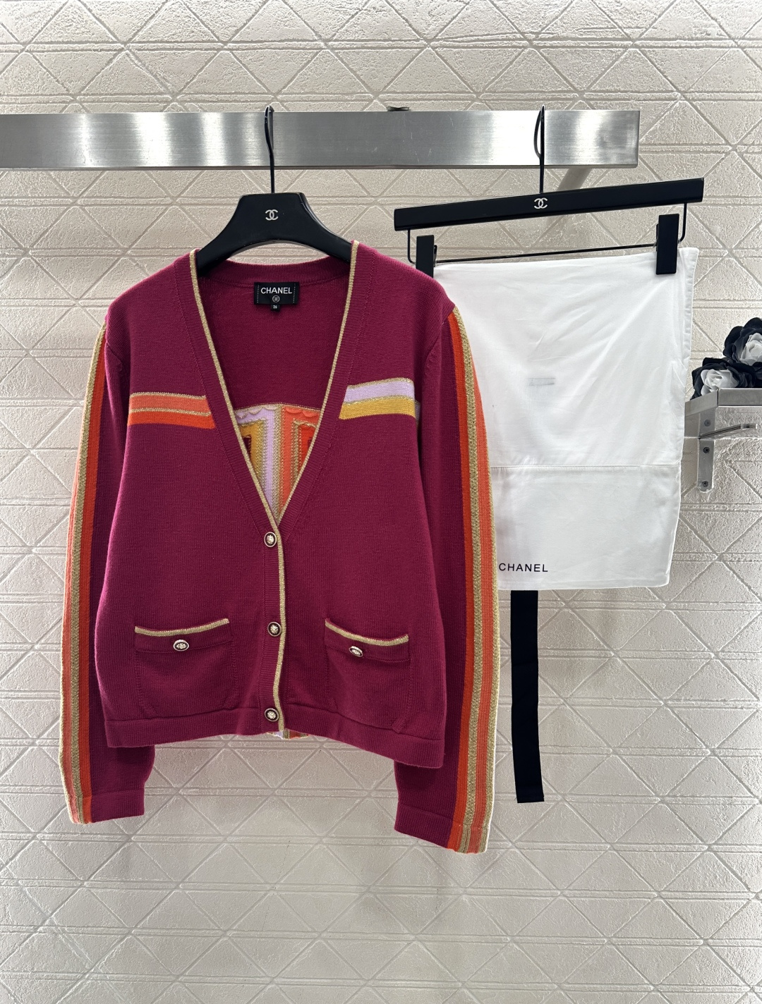 ♥Chane*♥2025新品上架 撞色针织开衫定制YB羊绒针织材质，密度细针织造，清晰毛感肌理，舒适亲肤