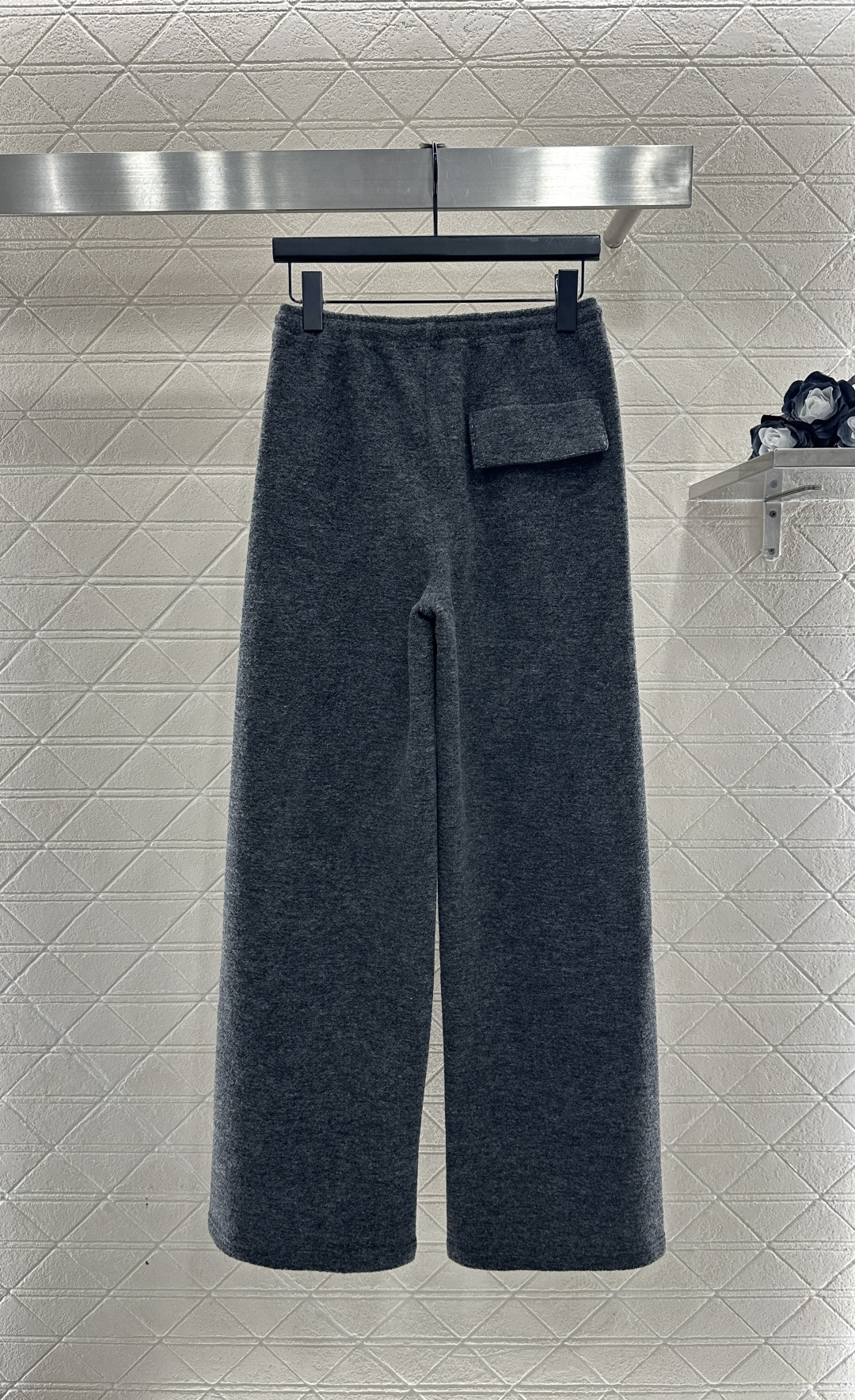 ♥Miumi*♥2025新品上架 抽绳轮廓阔腿长裤定制YB进口羊毛混纺材质，面料扎实，穿搭舒适保暖，适宜