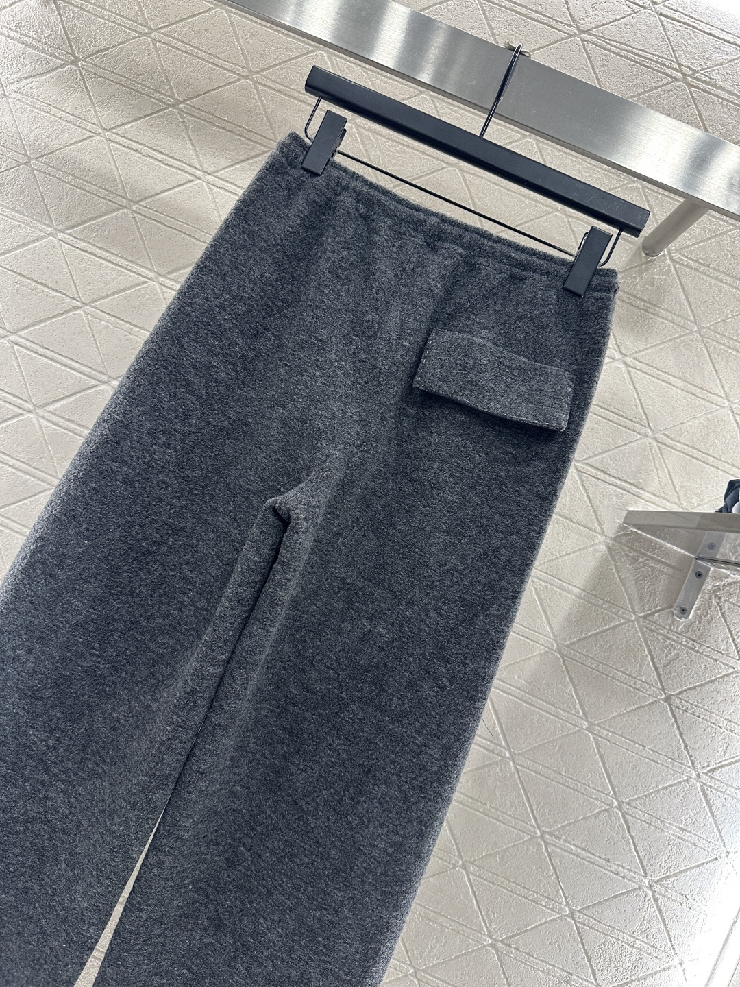 ♥Miumi*♥2025新品上架 抽绳轮廓阔腿长裤定制YB进口羊毛混纺材质，面料扎实，穿搭舒适保暖，适宜