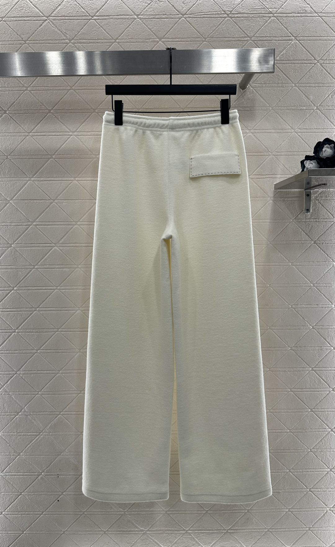 ♥Miumi*♥2025新品上架 抽绳轮廓阔腿长裤定制YB进口羊毛混纺材质，面料扎实，穿搭舒适保暖，适宜