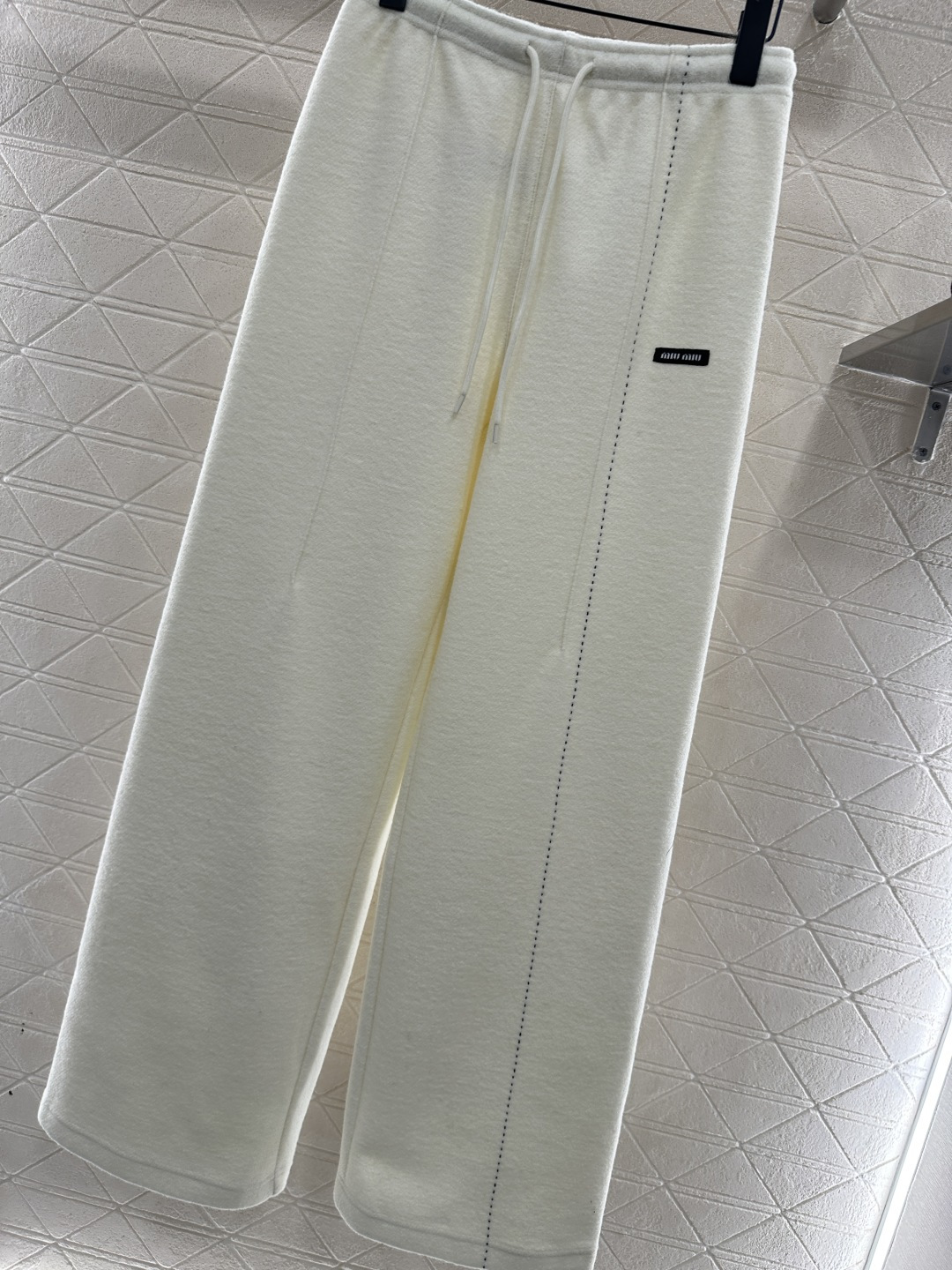 ♥Miumi*♥2025新品上架 抽绳轮廓阔腿长裤定制YB进口羊毛混纺材质，面料扎实，穿搭舒适保暖，适宜