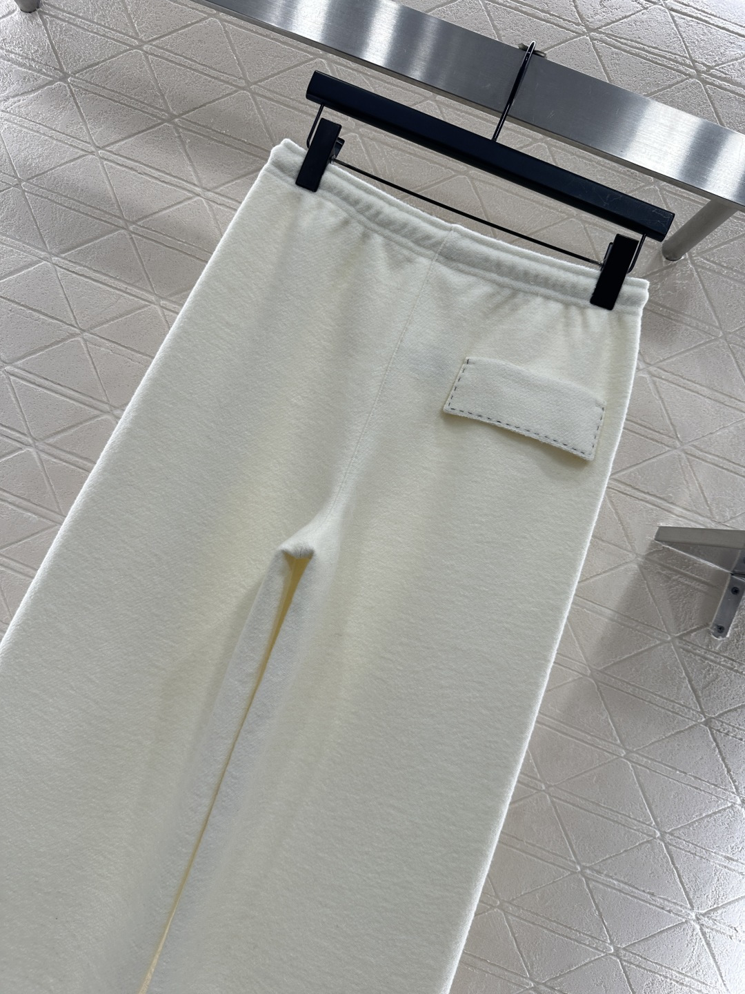 ♥Miumi*♥2025新品上架 抽绳轮廓阔腿长裤定制YB进口羊毛混纺材质，面料扎实，穿搭舒适保暖，适宜