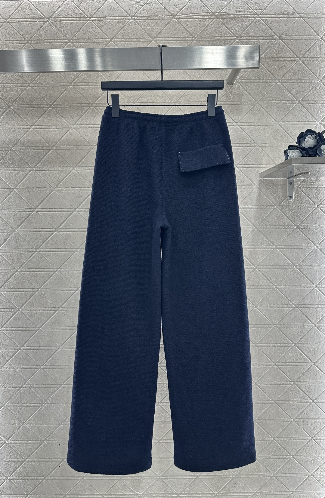 ♥Miumi*♥2025新品上架 抽绳轮廓阔腿长裤定制YB进口羊毛混纺材质，面料扎实，穿搭舒适保暖，适宜