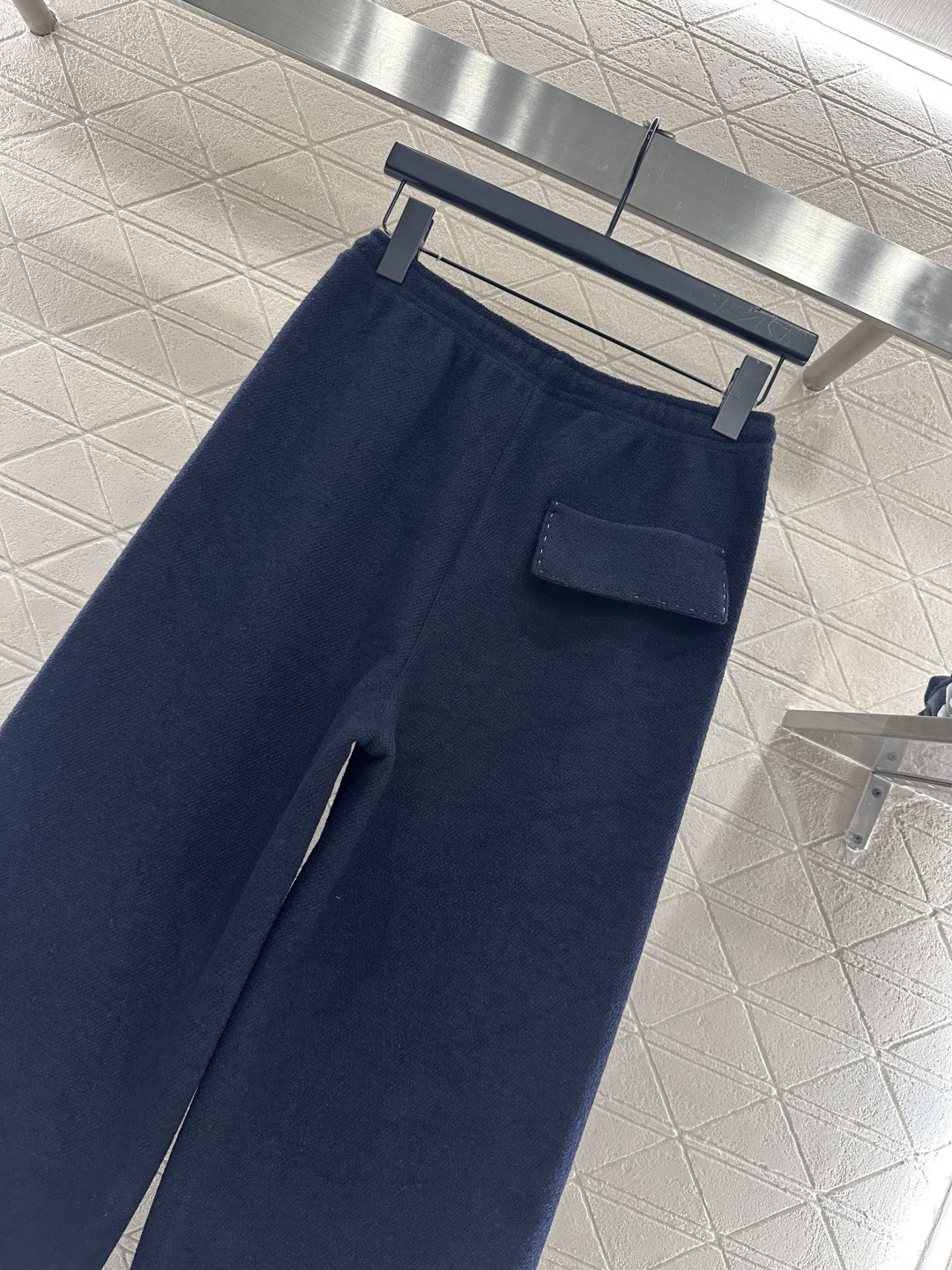 ♥Miumi*♥2025新品上架 抽绳轮廓阔腿长裤定制YB进口羊毛混纺材质，面料扎实，穿搭舒适保暖，适宜