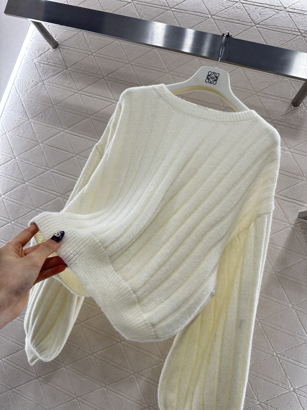 ♥Loew*♥2025新品上架 净版灯笼袖针织毛衣定制YB棉毛纱线织造，穿搭舒适，质感十足，圆领落肩针织