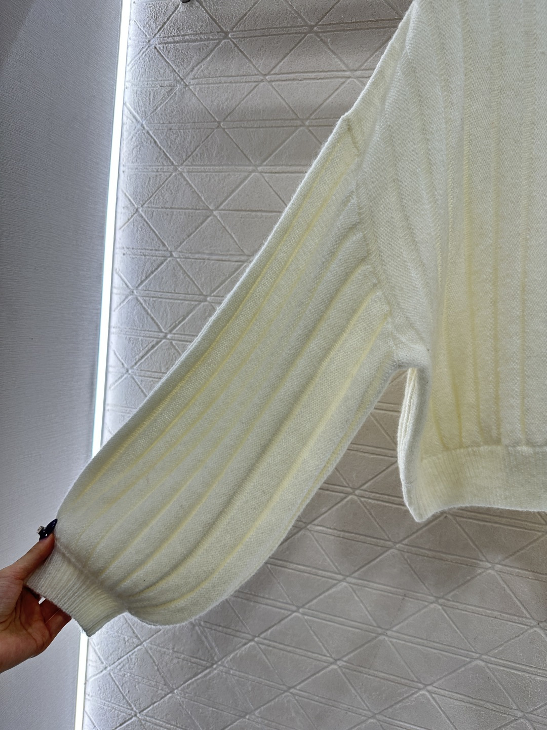 ♥Loew*♥2025新品上架 净版灯笼袖针织毛衣定制YB棉毛纱线织造，穿搭舒适，质感十足，圆领落肩针织