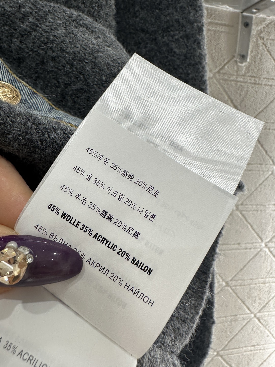 ♥Miumi*♥2025新品上架 牛仔拼接翻领针织外套定制YB羊毛纱线➕斜纹牛仔棉材质，质感高级，穿搭时