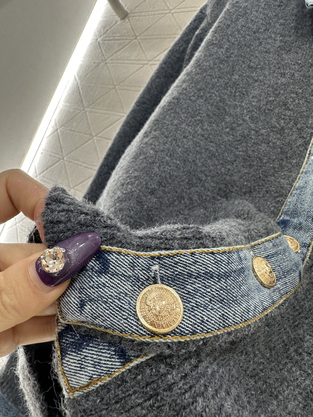 ♥Miumi*♥2025新品上架 牛仔拼接翻领针织外套定制YB羊毛纱线➕斜纹牛仔棉材质，质感高级，穿搭时