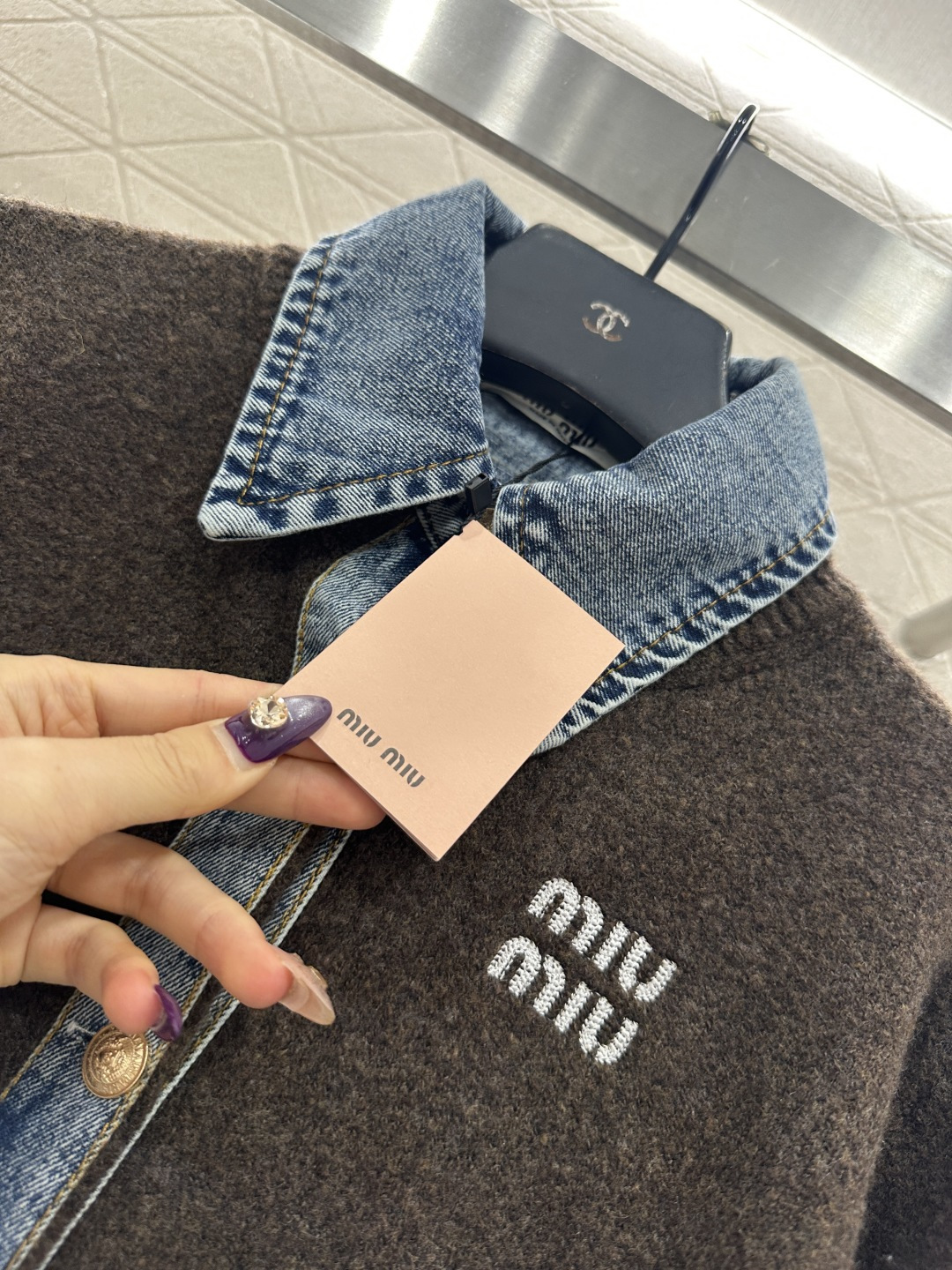 ♥Miumi*♥2025新品上架 牛仔拼接翻领针织外套定制YB羊毛纱线➕斜纹牛仔棉材质，质感高级，穿搭时