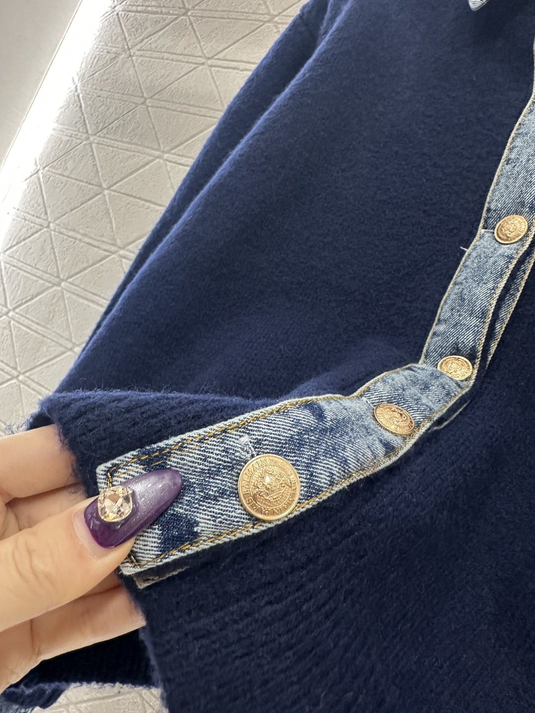 ♥Miumi*♥2025新品上架 牛仔拼接翻领针织外套定制YB羊毛纱线➕斜纹牛仔棉材质，质感高级，穿搭时