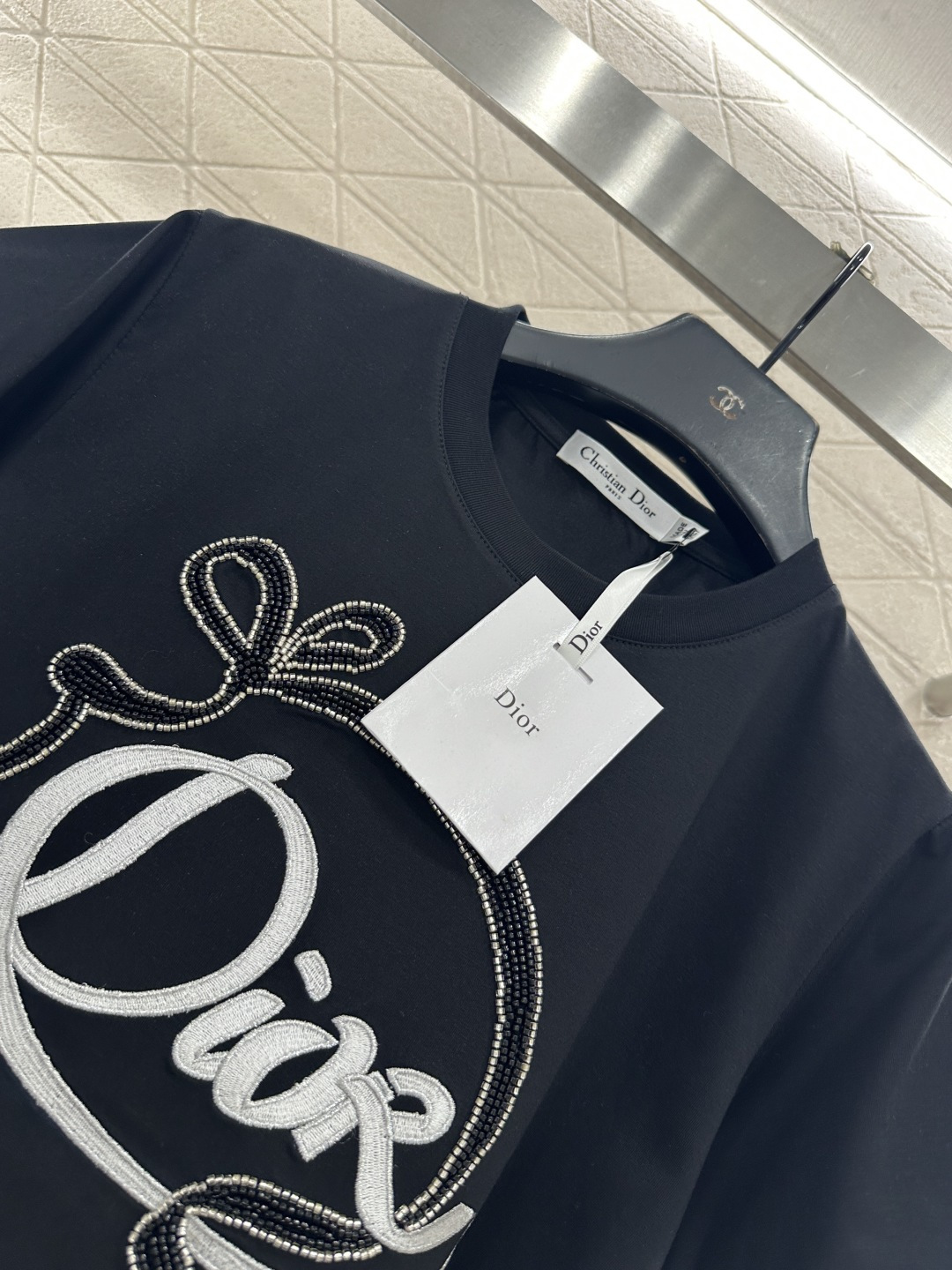 ♥Dio*♥2025新品上架 重工订珠徽标丝带𝑇𝑒𝑒定制YB丝光全棉材质，质感细腻，舒适透气，短款𝑇恤裁