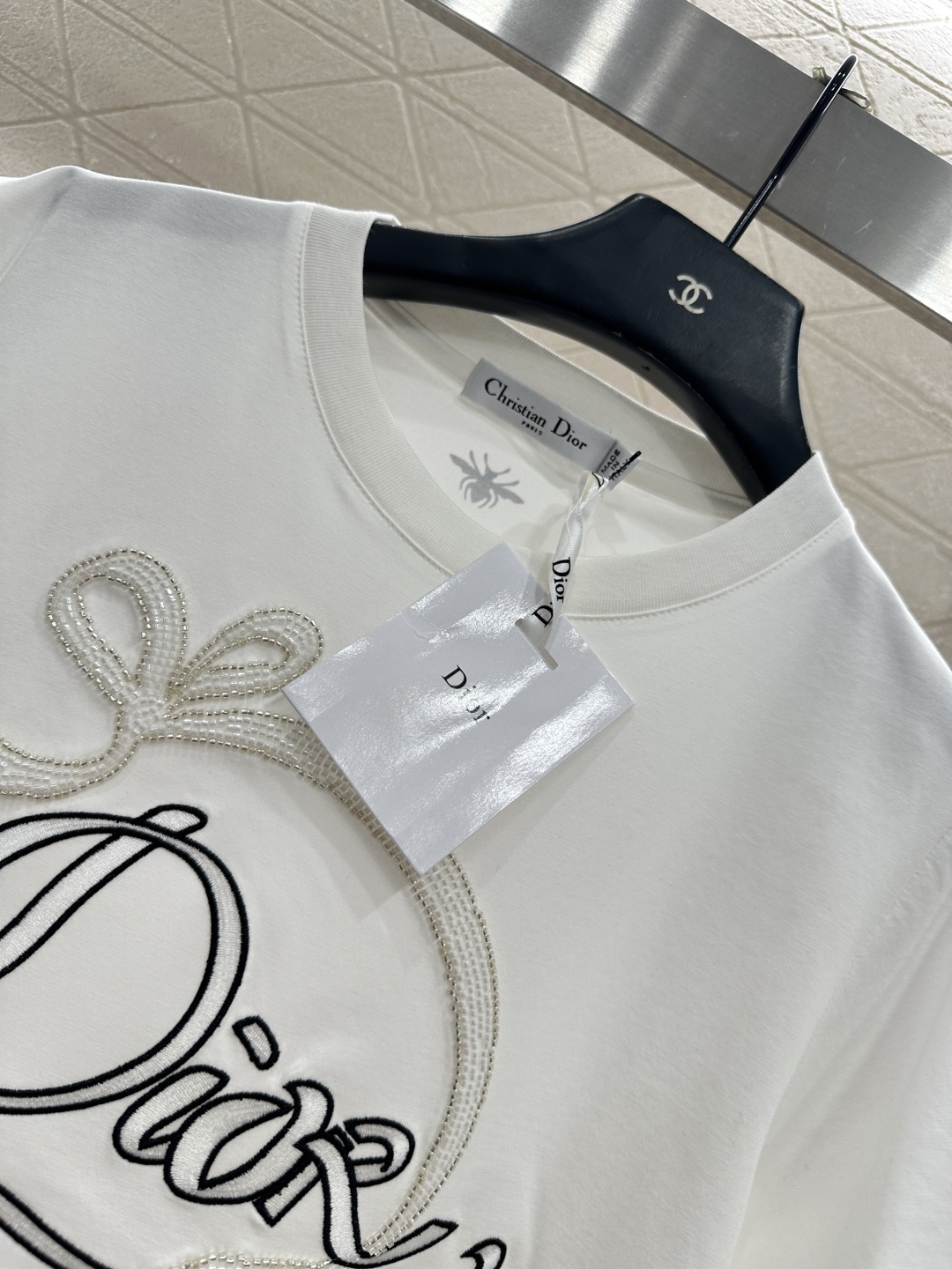 ♥Dio*♥2025新品上架 重工订珠徽标丝带𝑇𝑒𝑒定制YB丝光全棉材质，质感细腻，舒适透气，短款𝑇恤裁