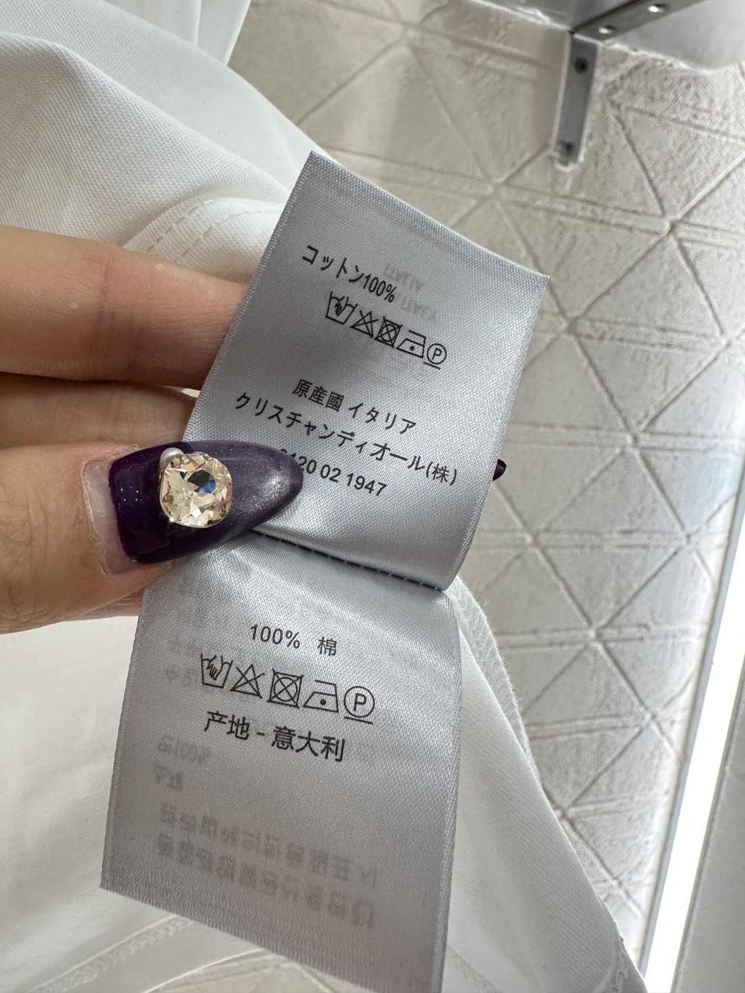 ♥Dio*♥2025新品上架 重工订珠徽标丝带𝑇𝑒𝑒定制YB丝光全棉材质，质感细腻，舒适透气，短款𝑇恤裁