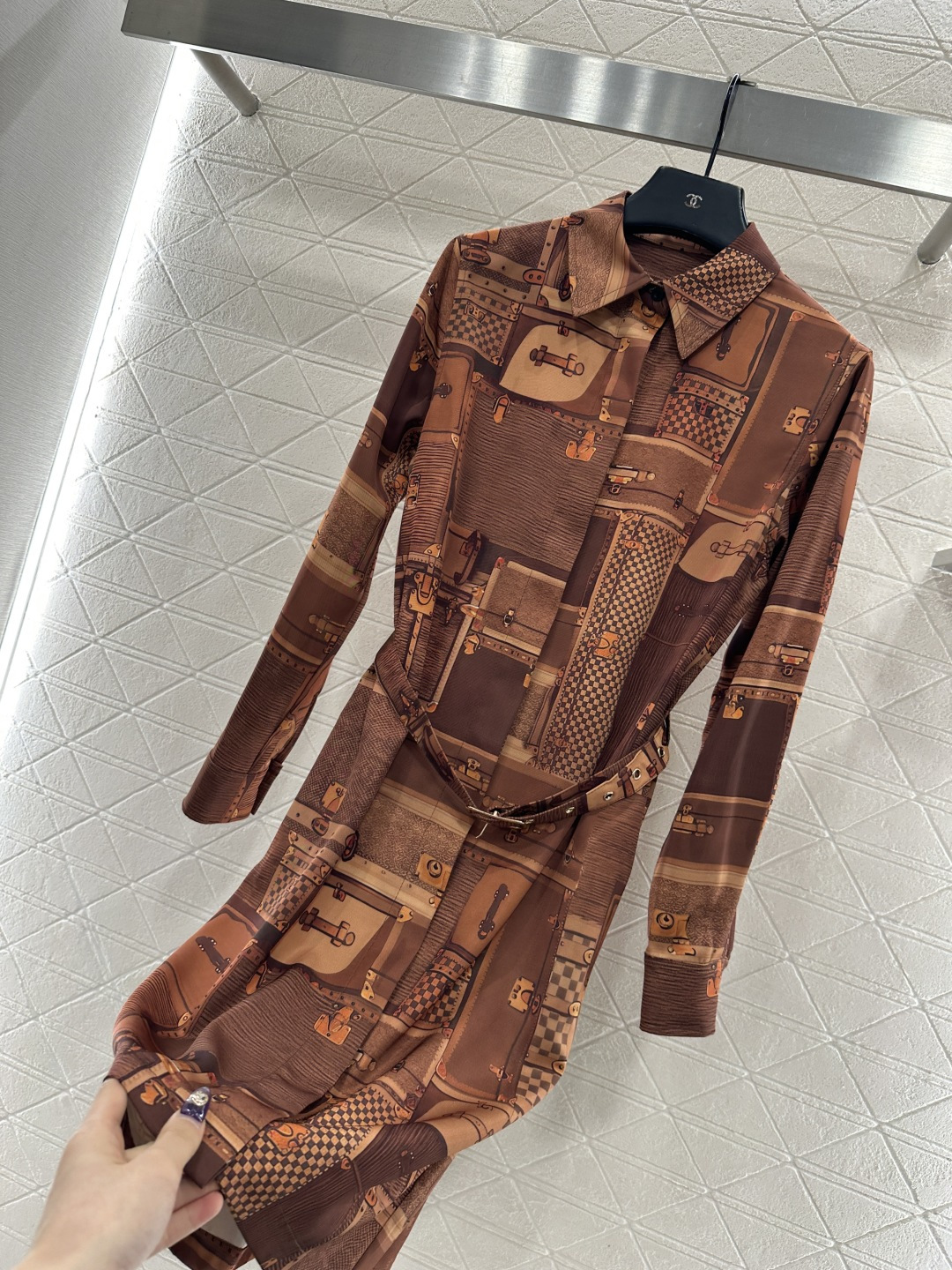 ♥Louis vuitto*♥2025新品上架 印花腰带翻领衬衫裙定制YB进口斜纹棉材质，质感细腻，垂顺