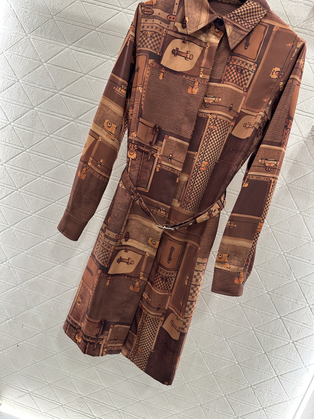 ♥Louis vuitto*♥2025新品上架 印花腰带翻领衬衫裙定制YB进口斜纹棉材质，质感细腻，垂顺