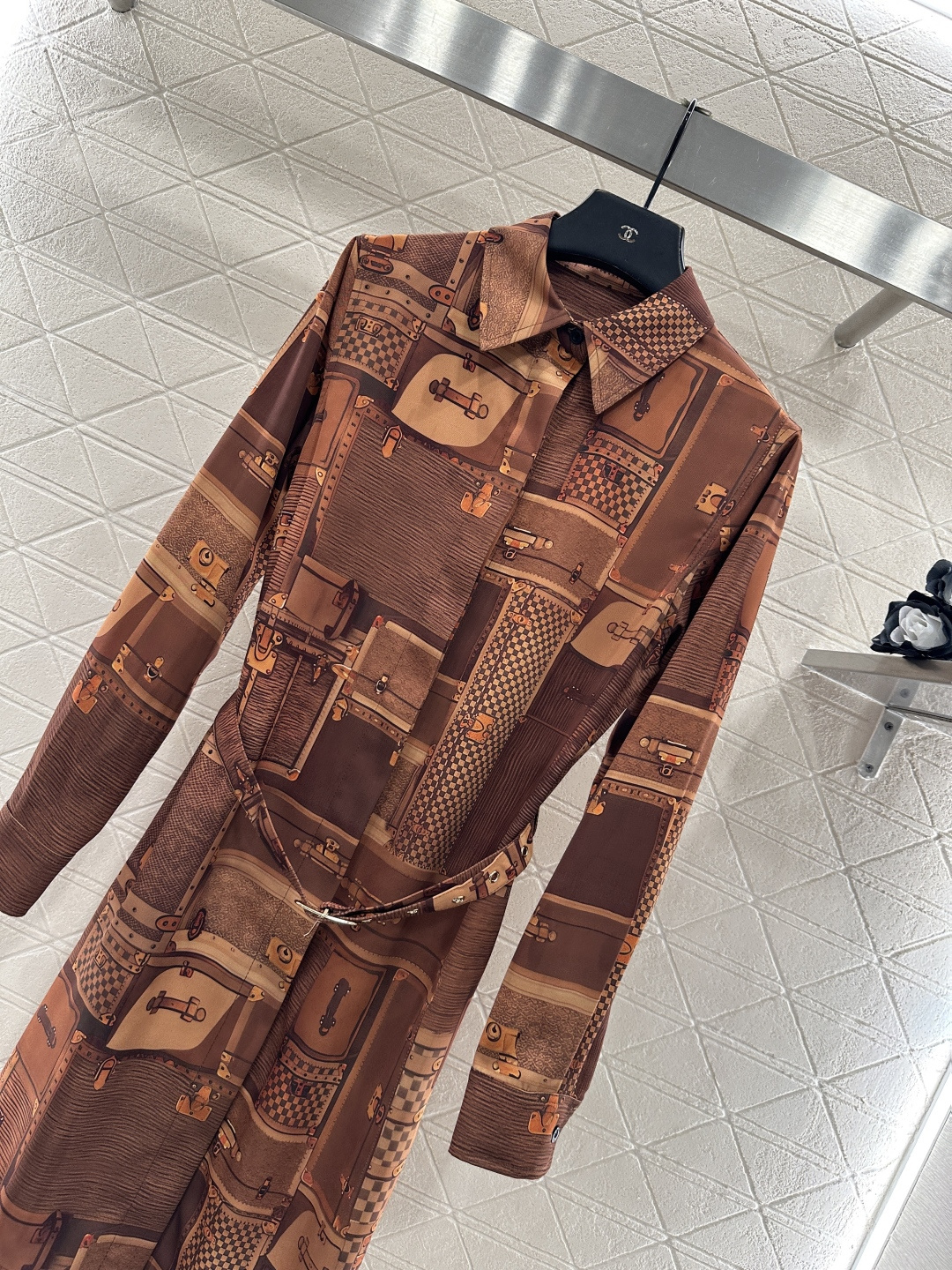 ♥Louis vuitto*♥2025新品上架 印花腰带翻领衬衫裙定制YB进口斜纹棉材质，质感细腻，垂顺