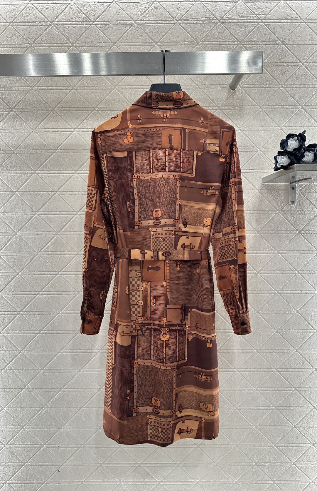 ♥Louis vuitto*♥2025新品上架 印花腰带翻领衬衫裙定制YB进口斜纹棉材质，质感细腻，垂顺