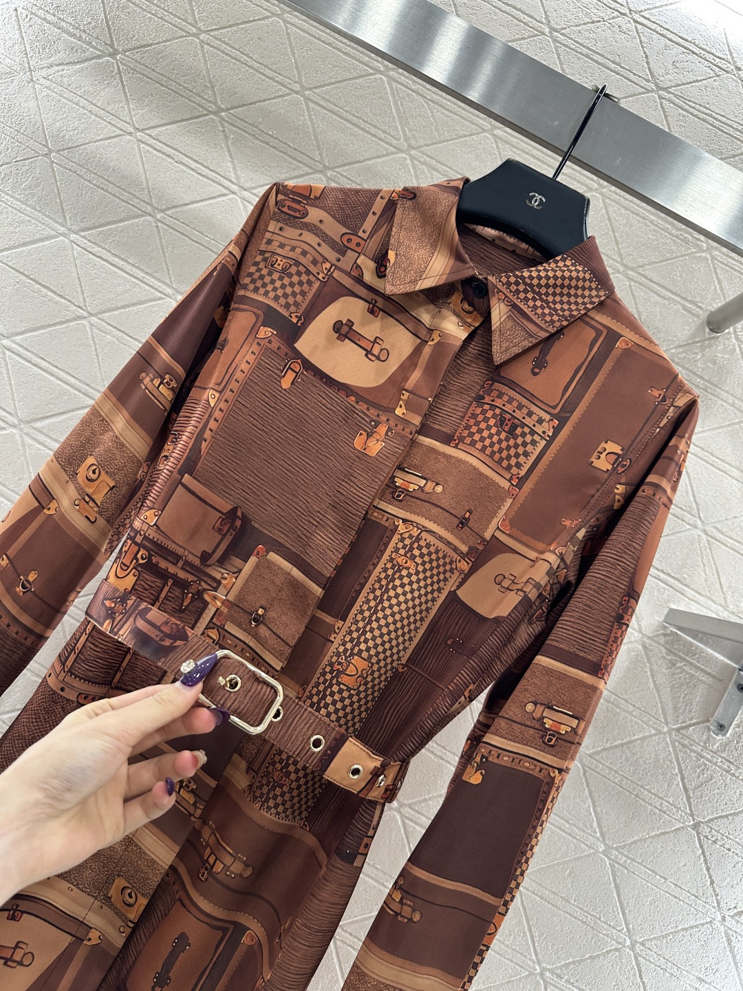 ♥Louis vuitto*♥2025新品上架 印花腰带翻领衬衫裙定制YB进口斜纹棉材质，质感细腻，垂顺