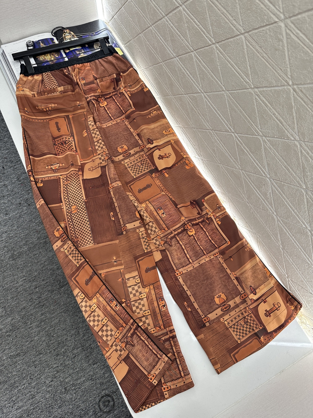 ♥Louis vuitto*♥2025新品上架 印花翻领衬衫长裤套装定制YB进口斜纹棉材质，质感细腻，垂