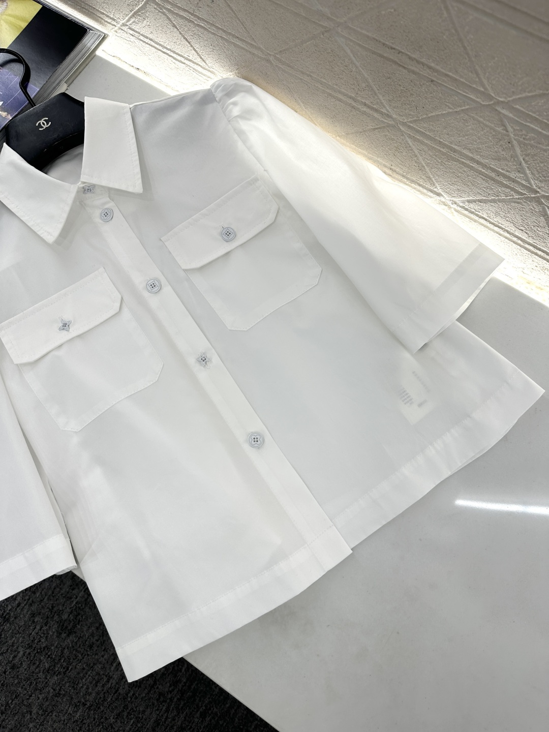 ♥Louis vuitto*♥2025新品上架 翻领口袋中袖衬衫定制YB斜纹全棉材质，质感细腻，穿搭舒适