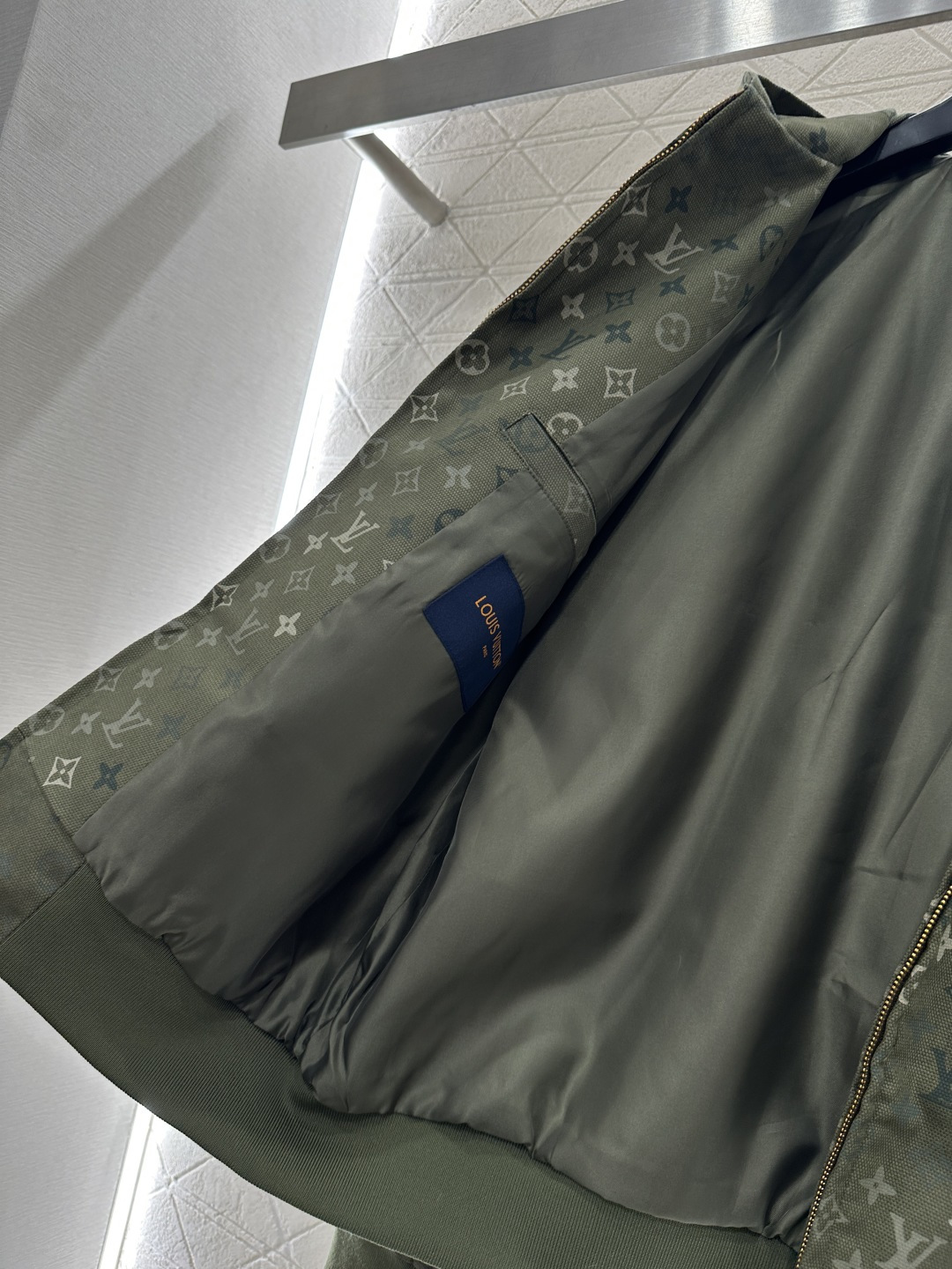 ♥Louis vuitto*♥2025新品上架 迷彩印花连帽卫衣外套定制YB斜纹棉牛仔材质，质感细腻，穿