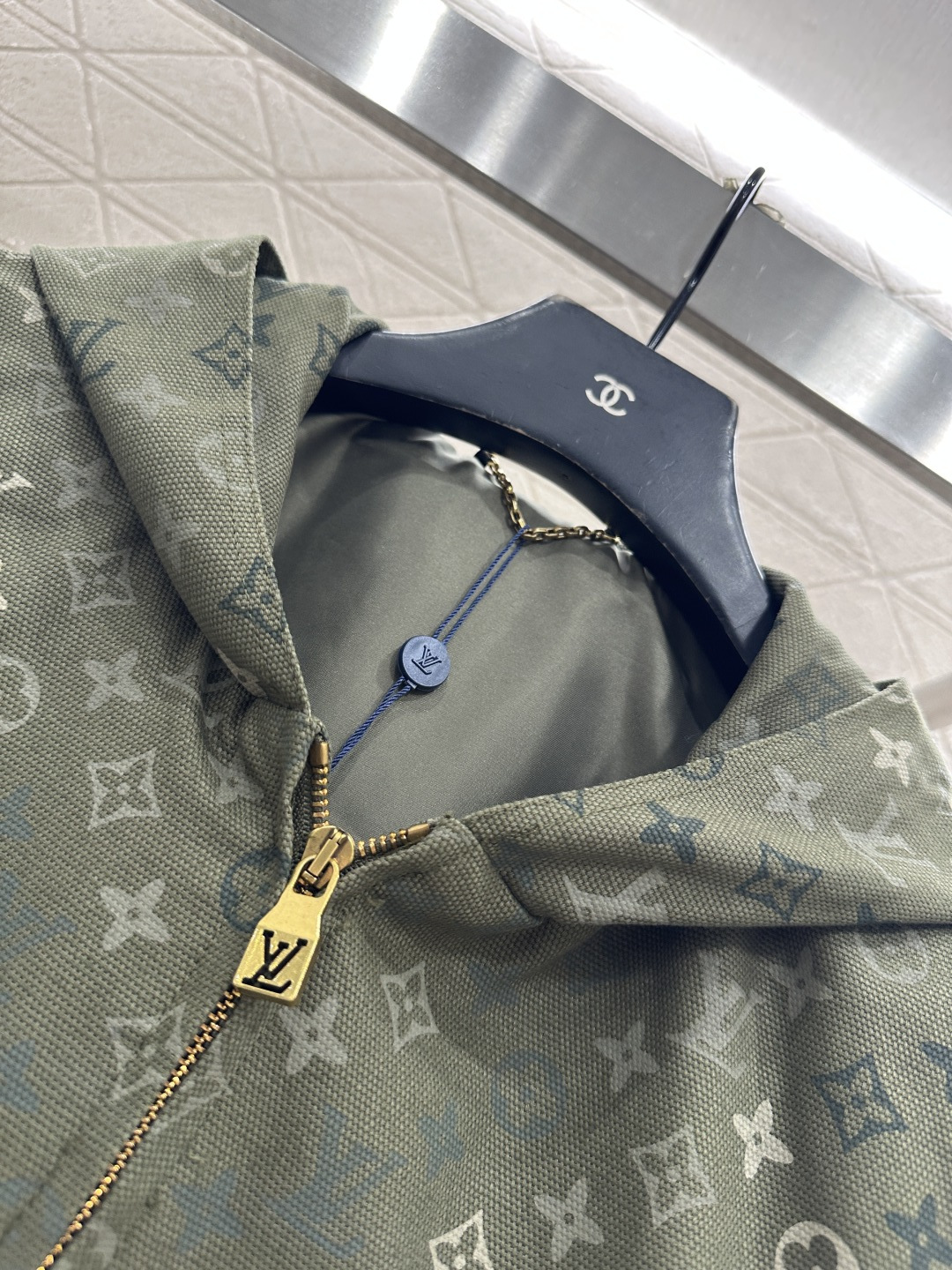 ♥Louis vuitto*♥2025新品上架 迷彩印花连帽卫衣外套定制YB斜纹棉牛仔材质，质感细腻，穿