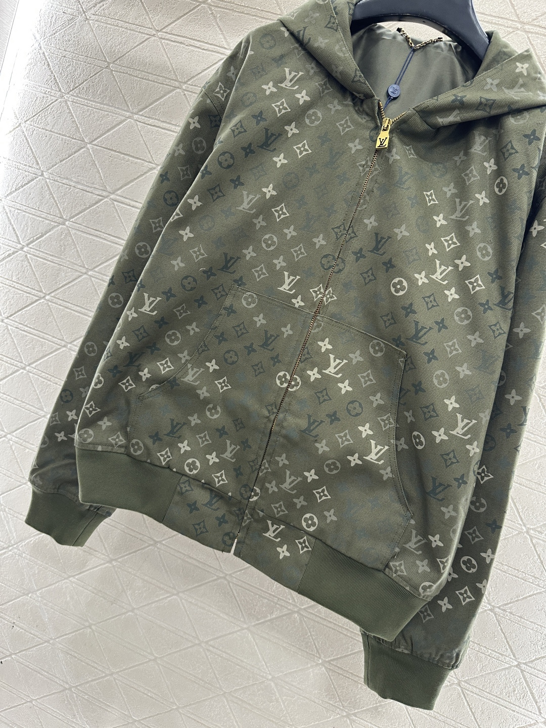 ♥Louis vuitto*♥2025新品上架 迷彩印花连帽卫衣外套定制YB斜纹棉牛仔材质，质感细腻，穿
