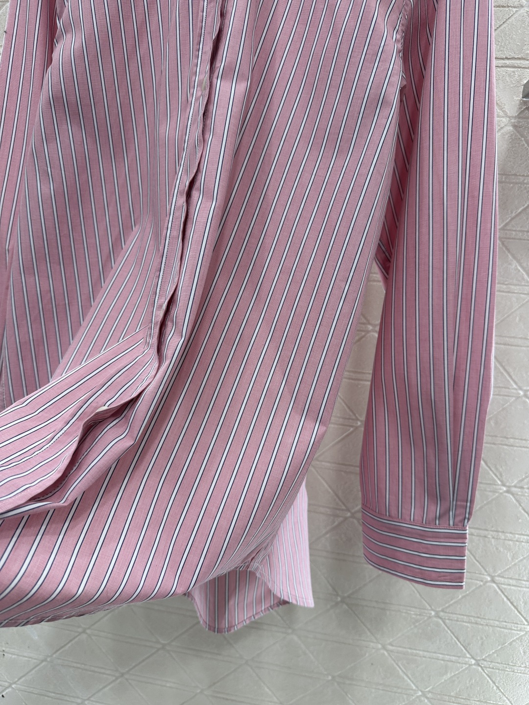 ♥Miumi*♥2025新品上架 对条廓形衬衫定制YB斜纹全棉材质，质感舒适细腻，翻领宽松廓形衬衣剪裁，