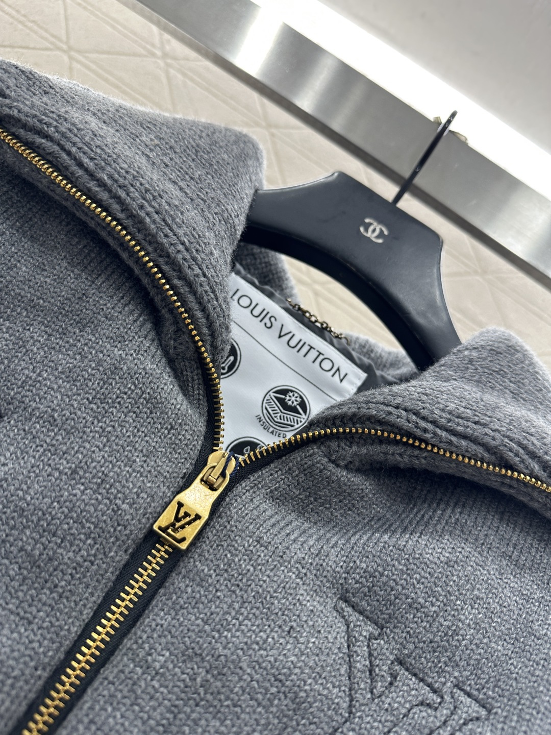♥Louis vuitto*♥2025新品上架 翻领刺绣压花羽绒服25滑雪🎿系列#定制YB全羊毛纱线材质
