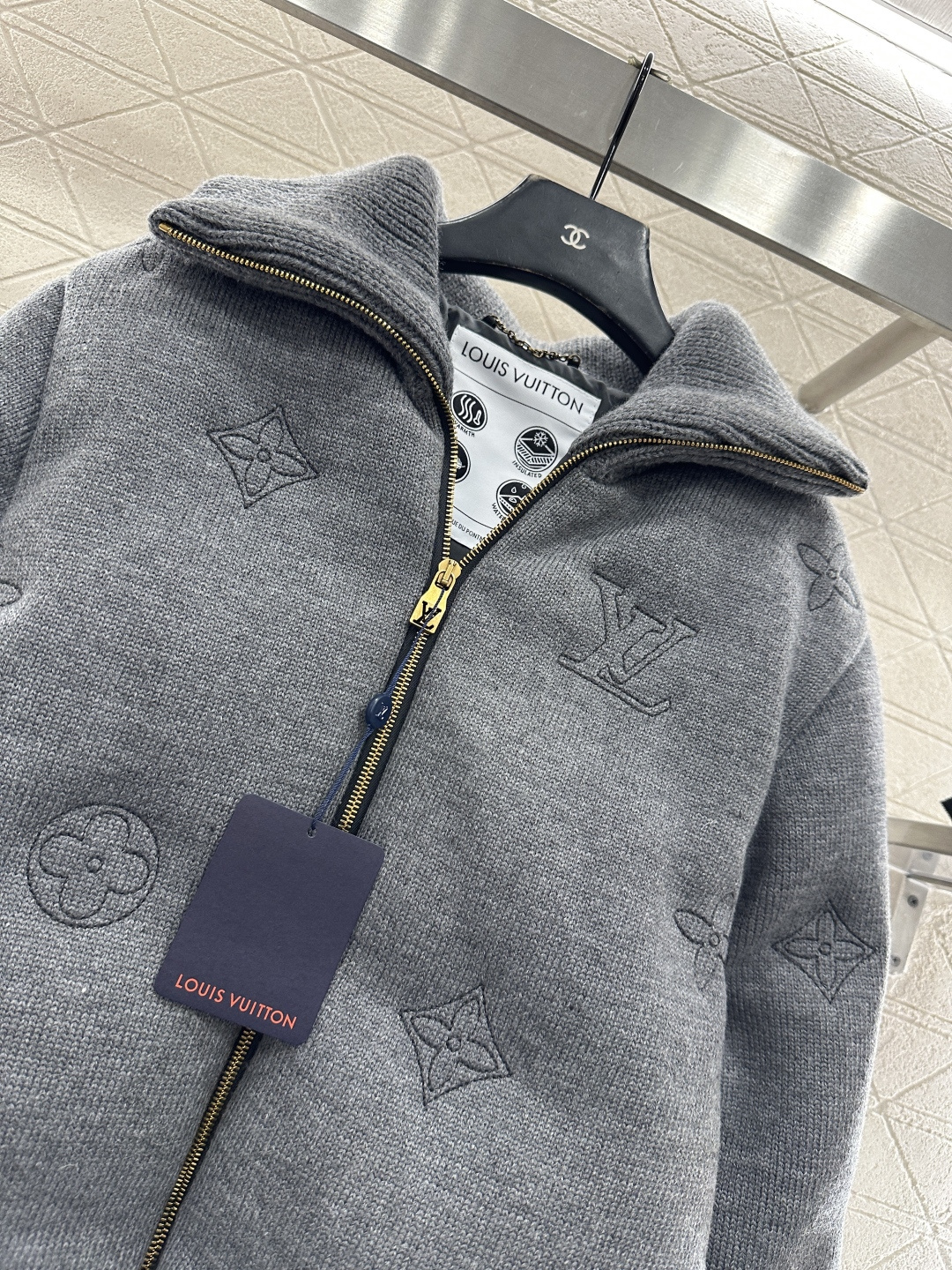 ♥Louis vuitto*♥2025新品上架 翻领刺绣压花羽绒服25滑雪🎿系列#定制YB全羊毛纱线材质